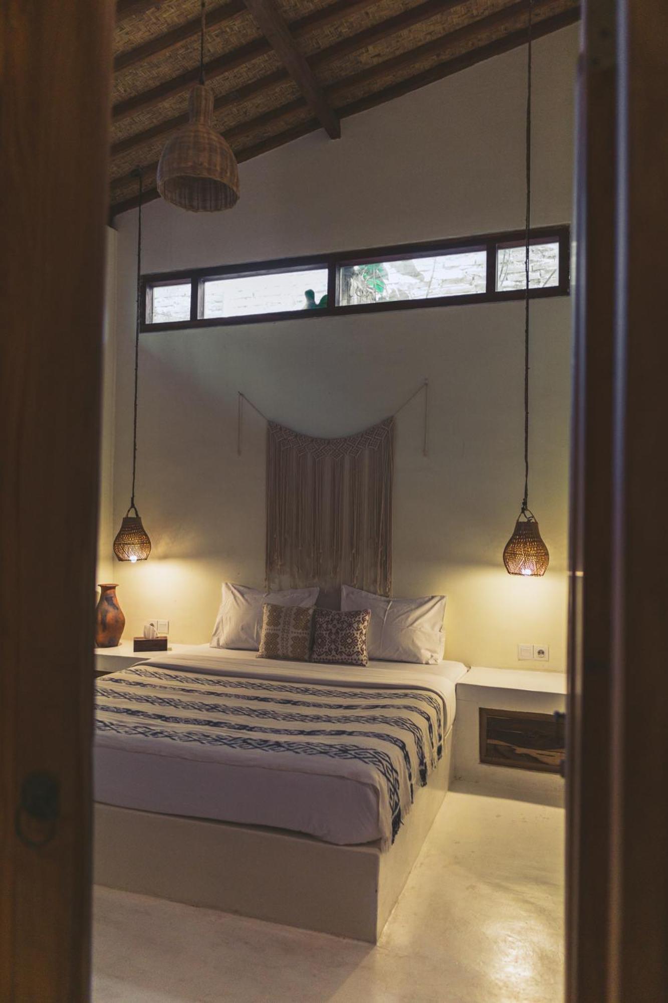 Standard King Room - Photo 9