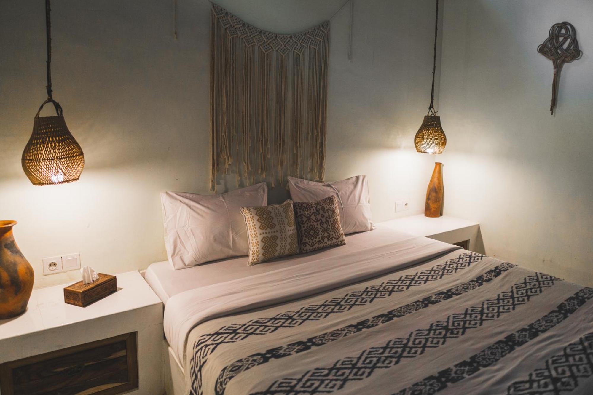 Standard King Room - Photo 6