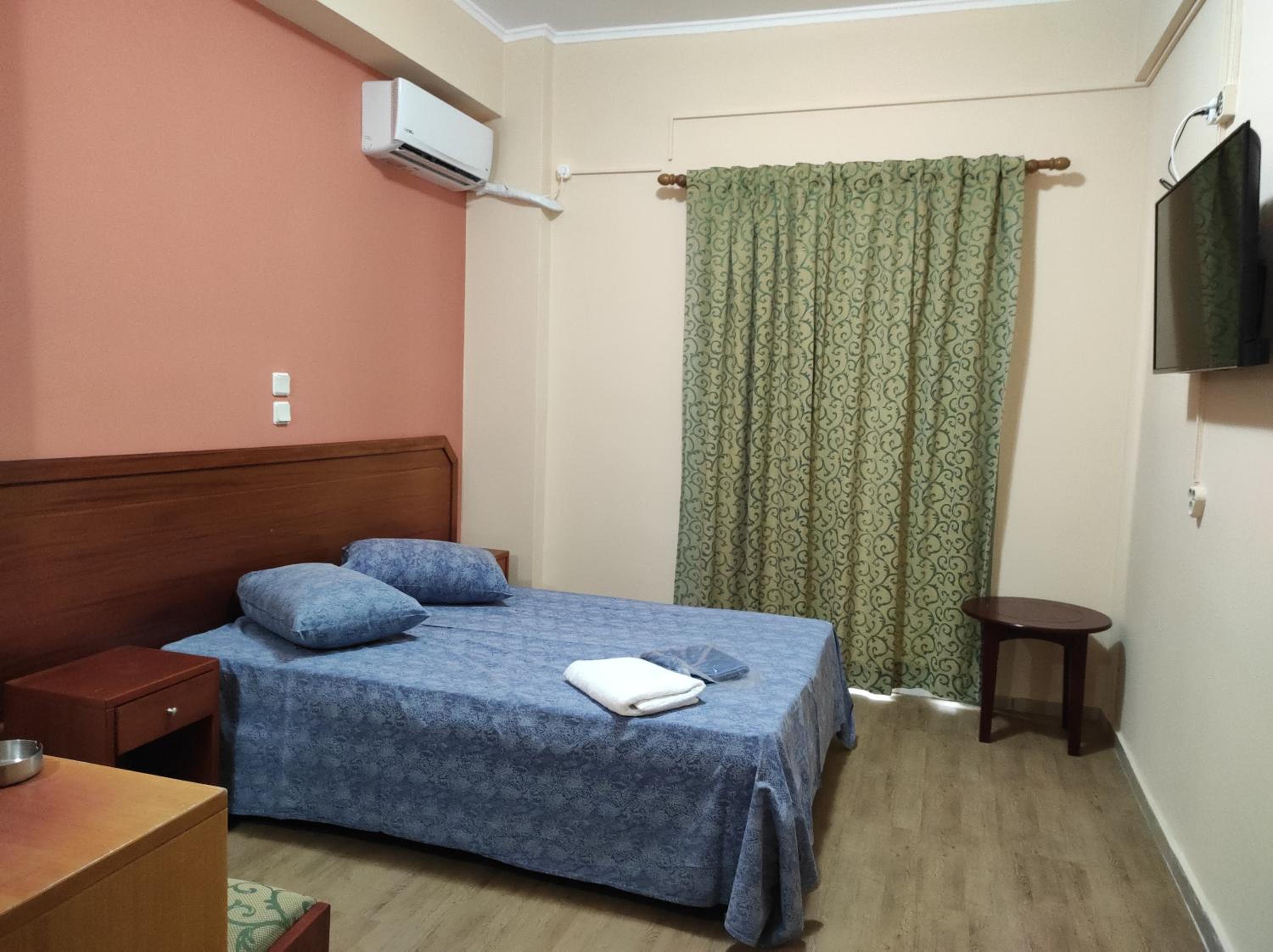 Budget Double Room photo 3