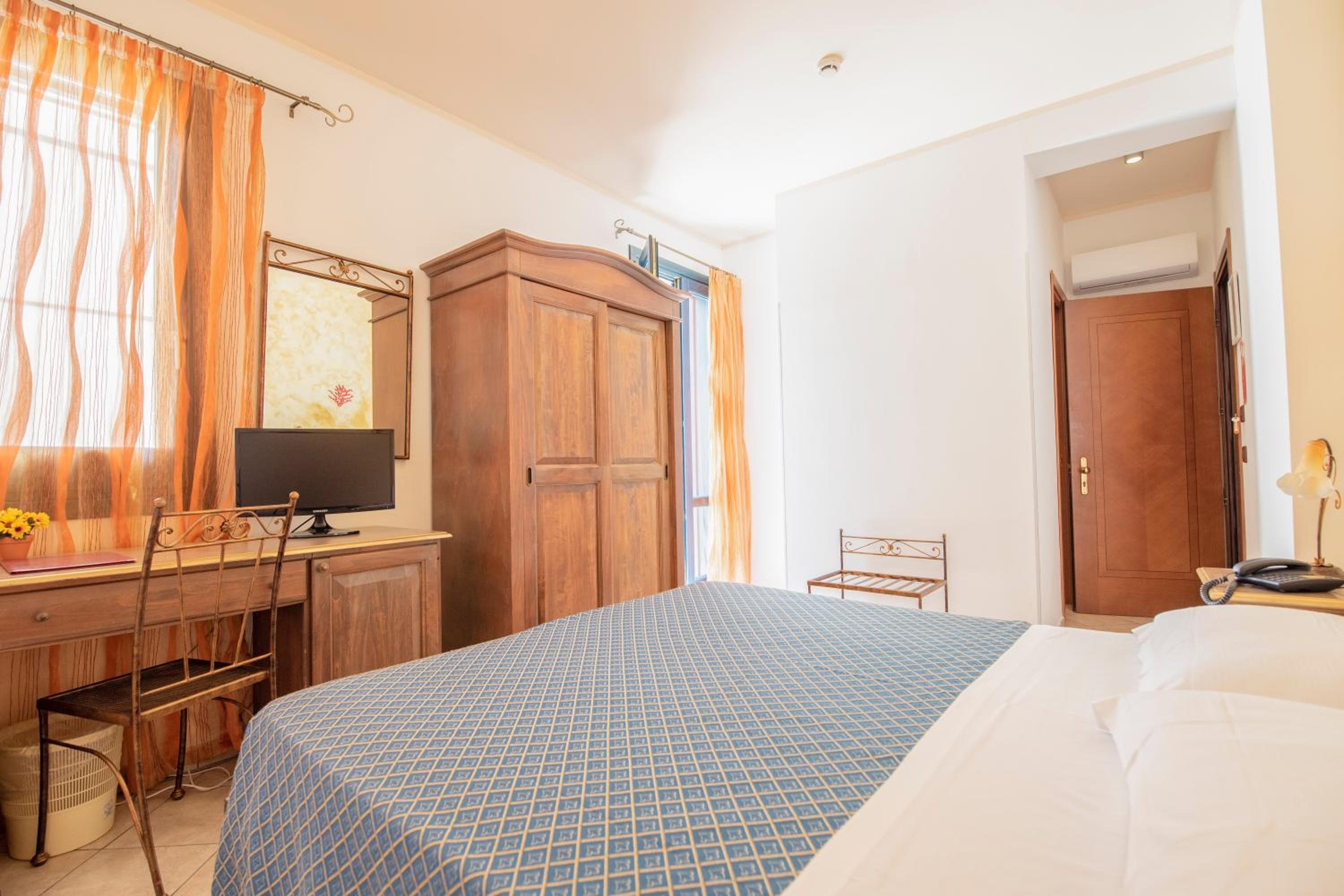 Double Room with Balcony photo 1
