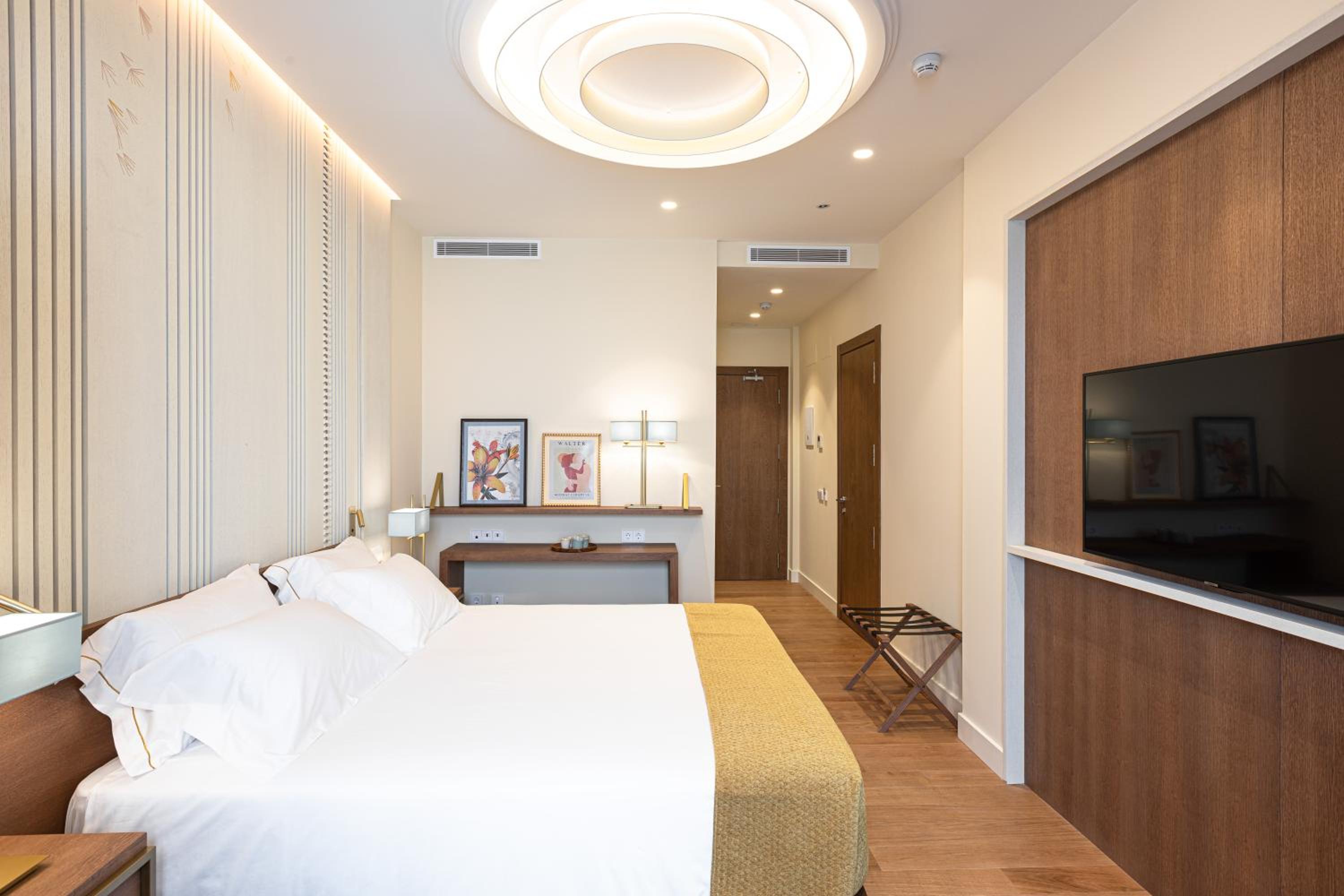 Standard Twin Room - Photo 4