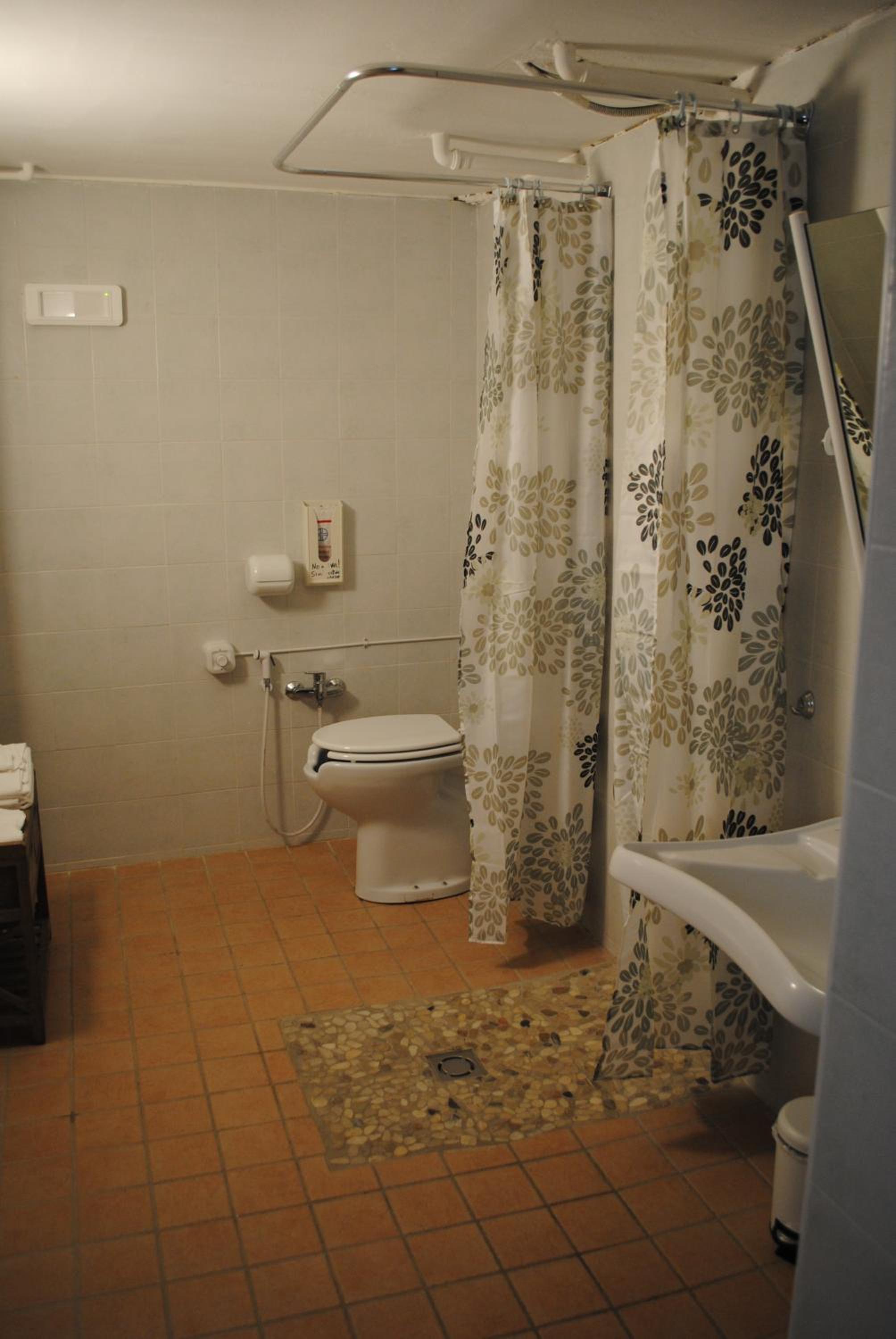 Double Room - Disability Access photo 2