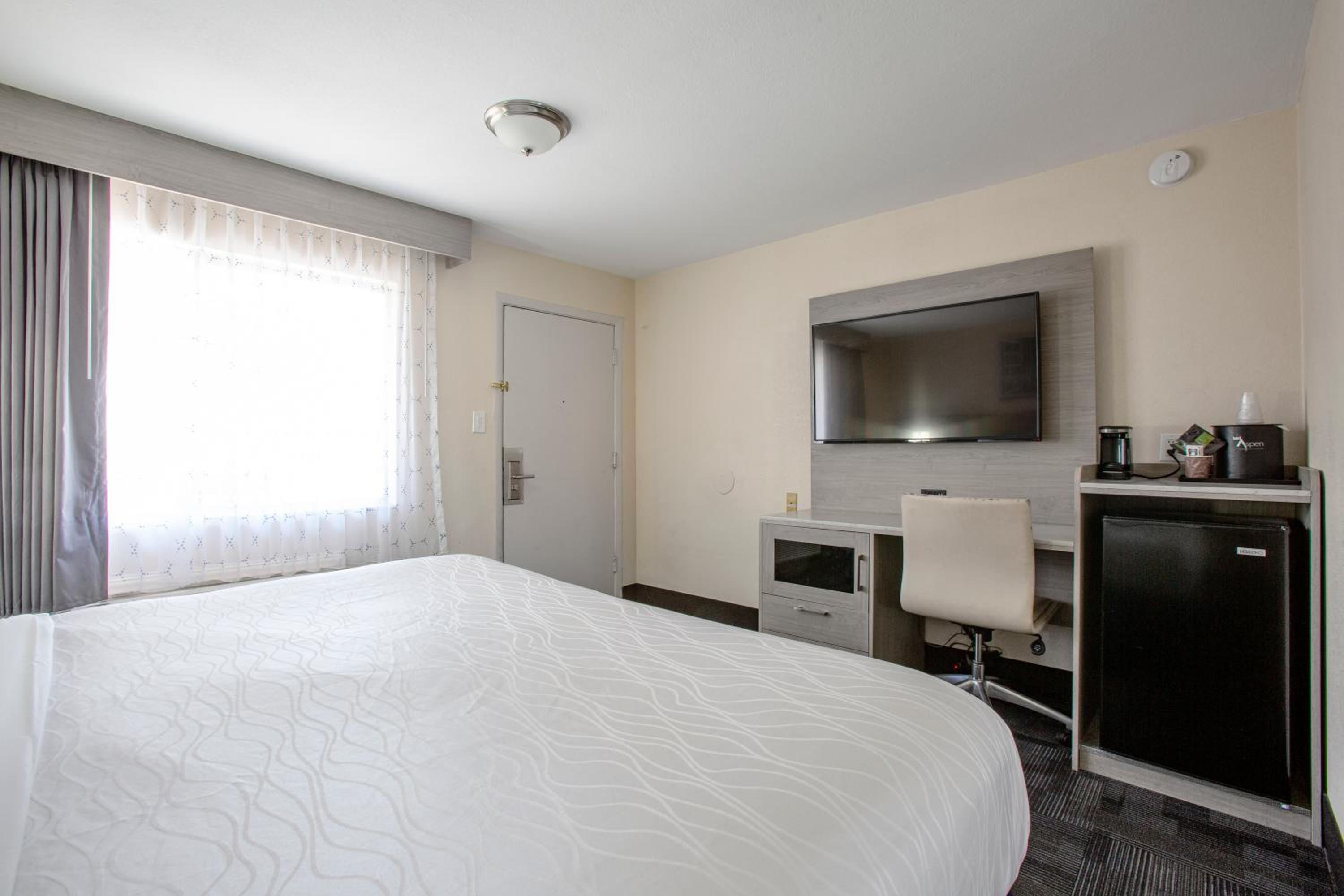 King Room with Two King Beds photo 2