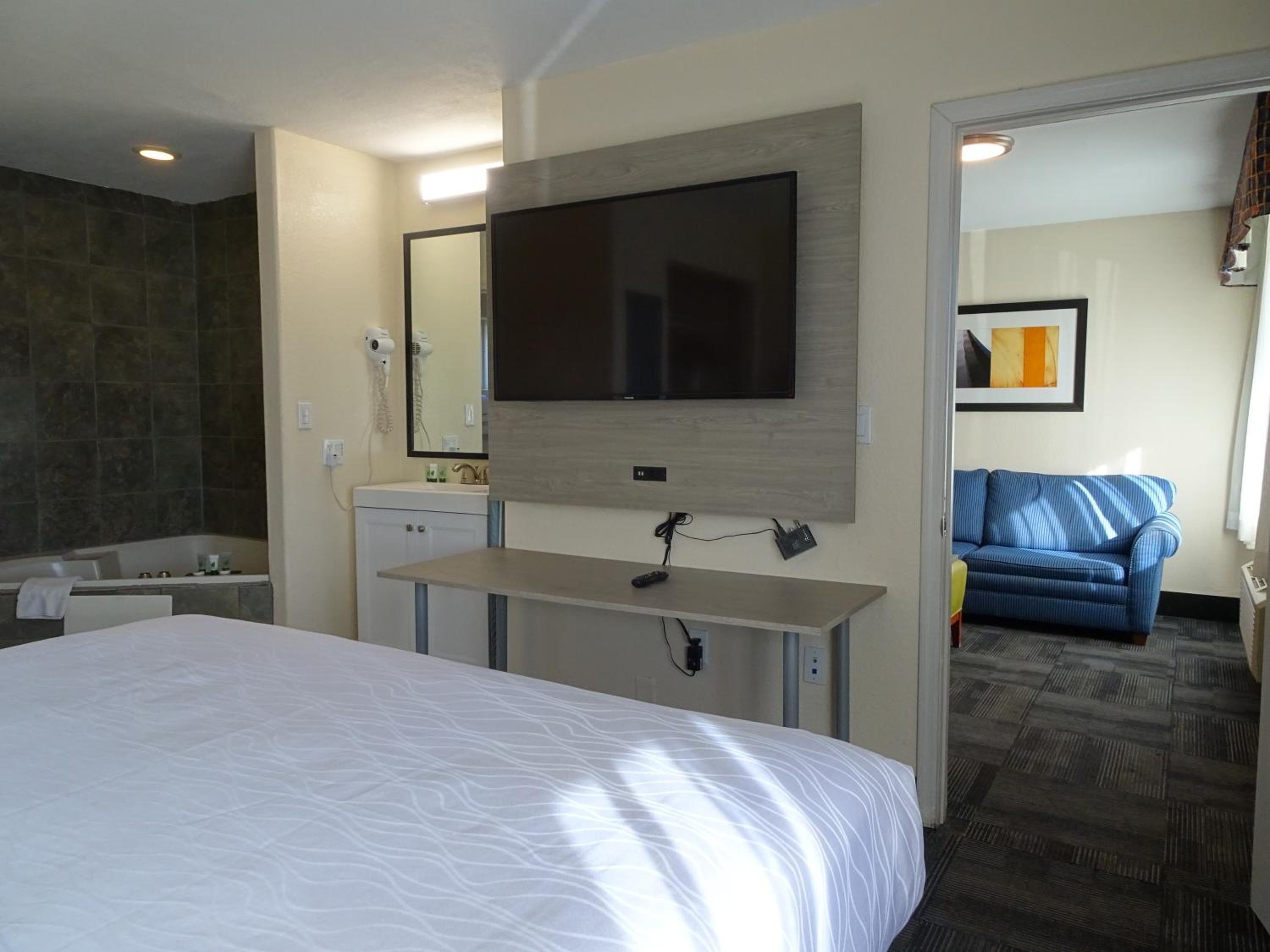 Royal Suite at Hotel Aspen Flagstaff/ Grand Canyon InnSuites in Flagstaff