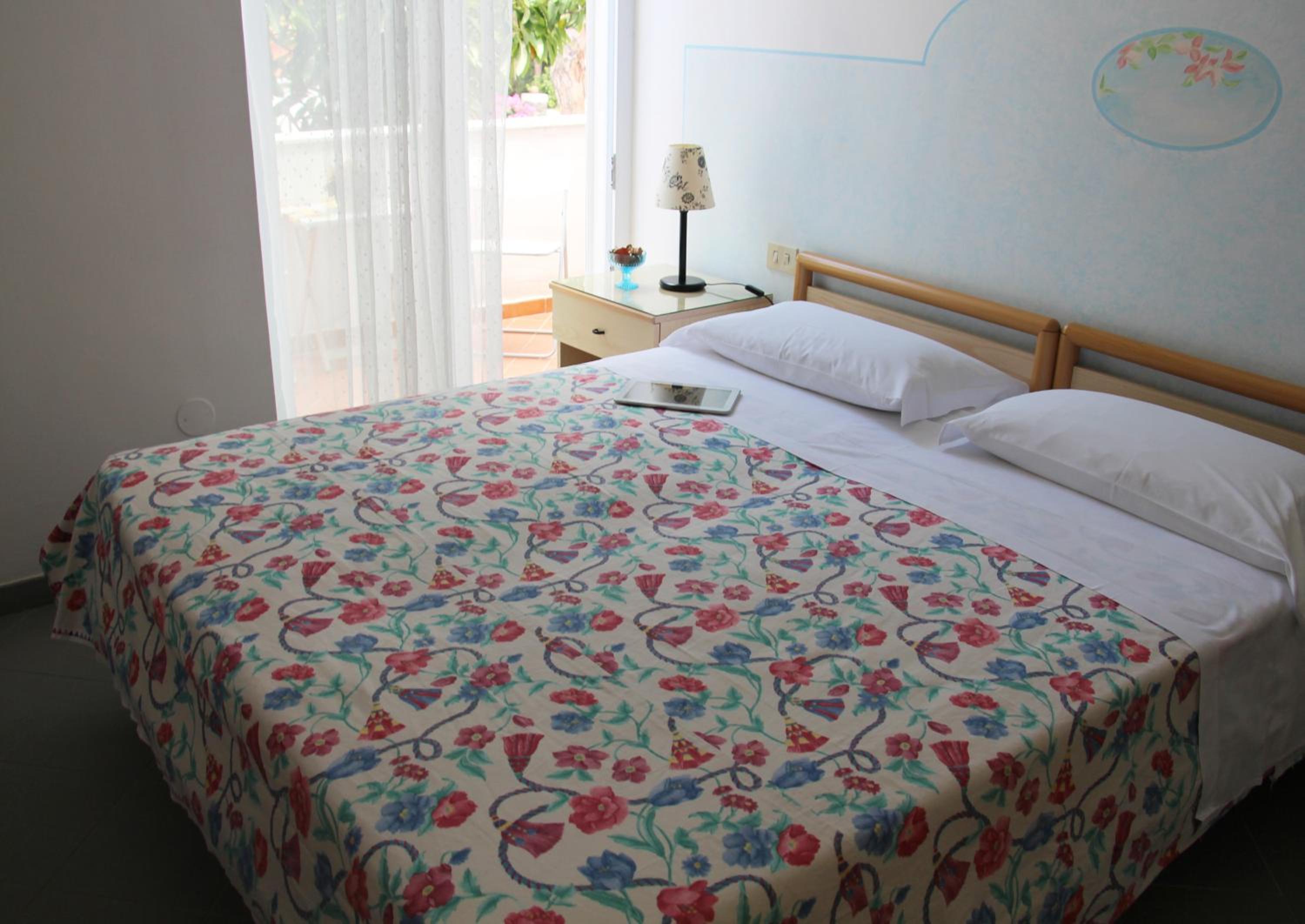 Double or Twin Room with Balcony - Photo 9
