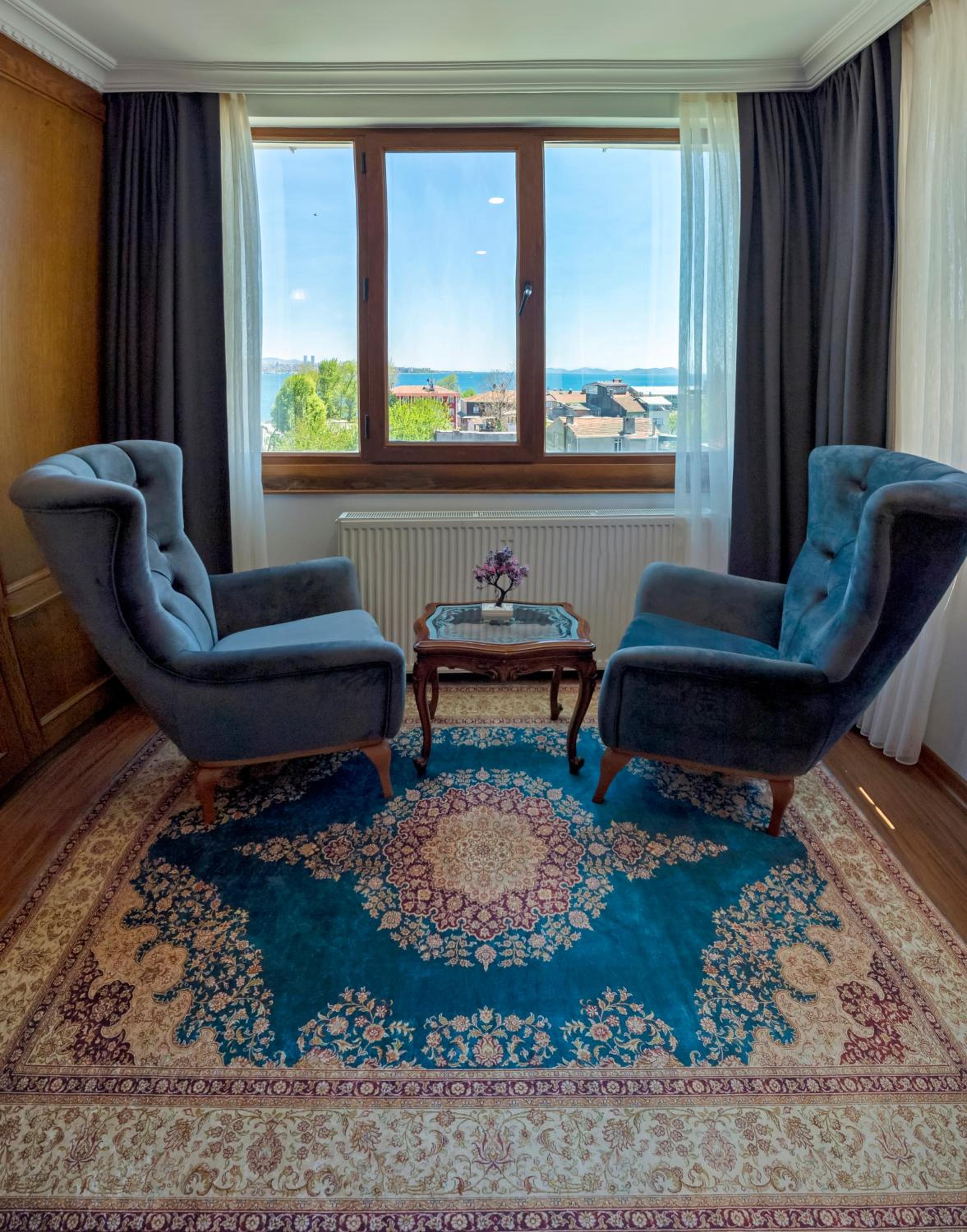 Deluxe Suite with Sea View photo 3
