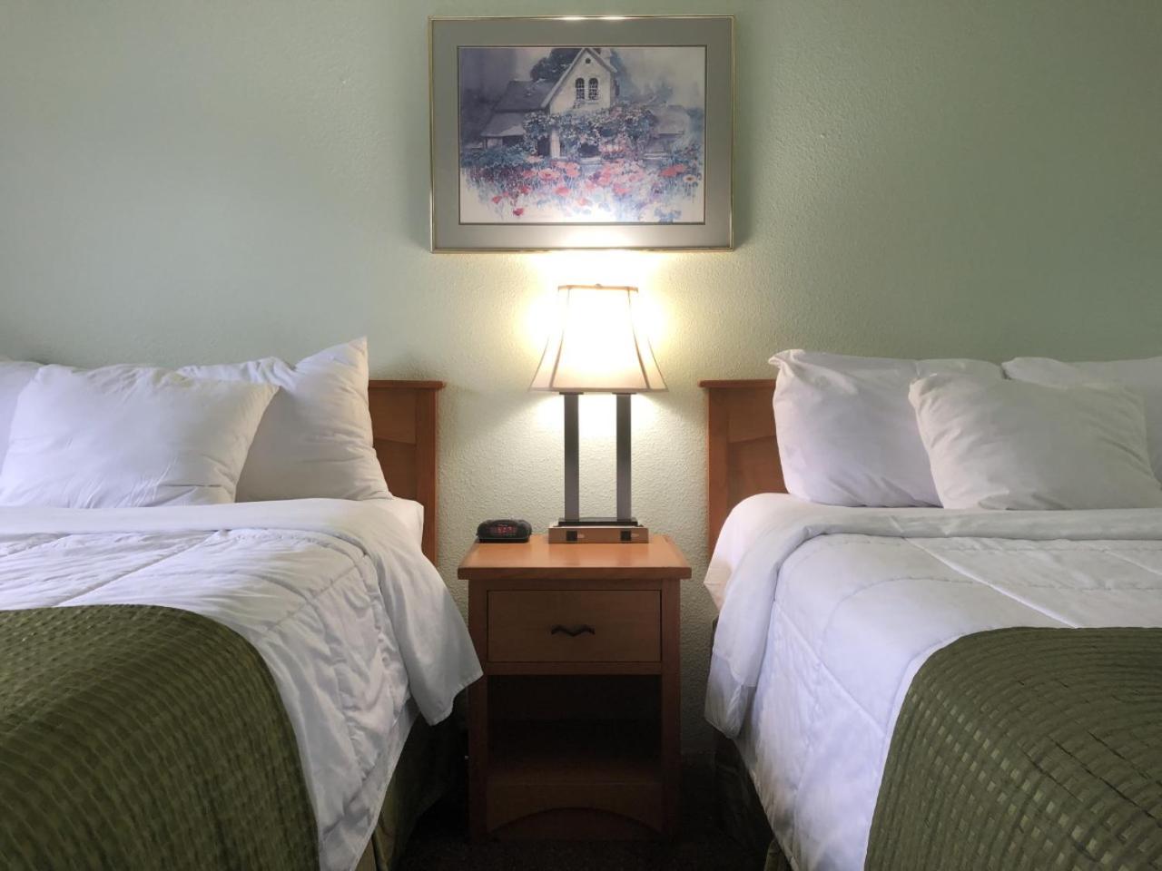 Double Room with Two Double Beds - Non-Smoking - Photo 4