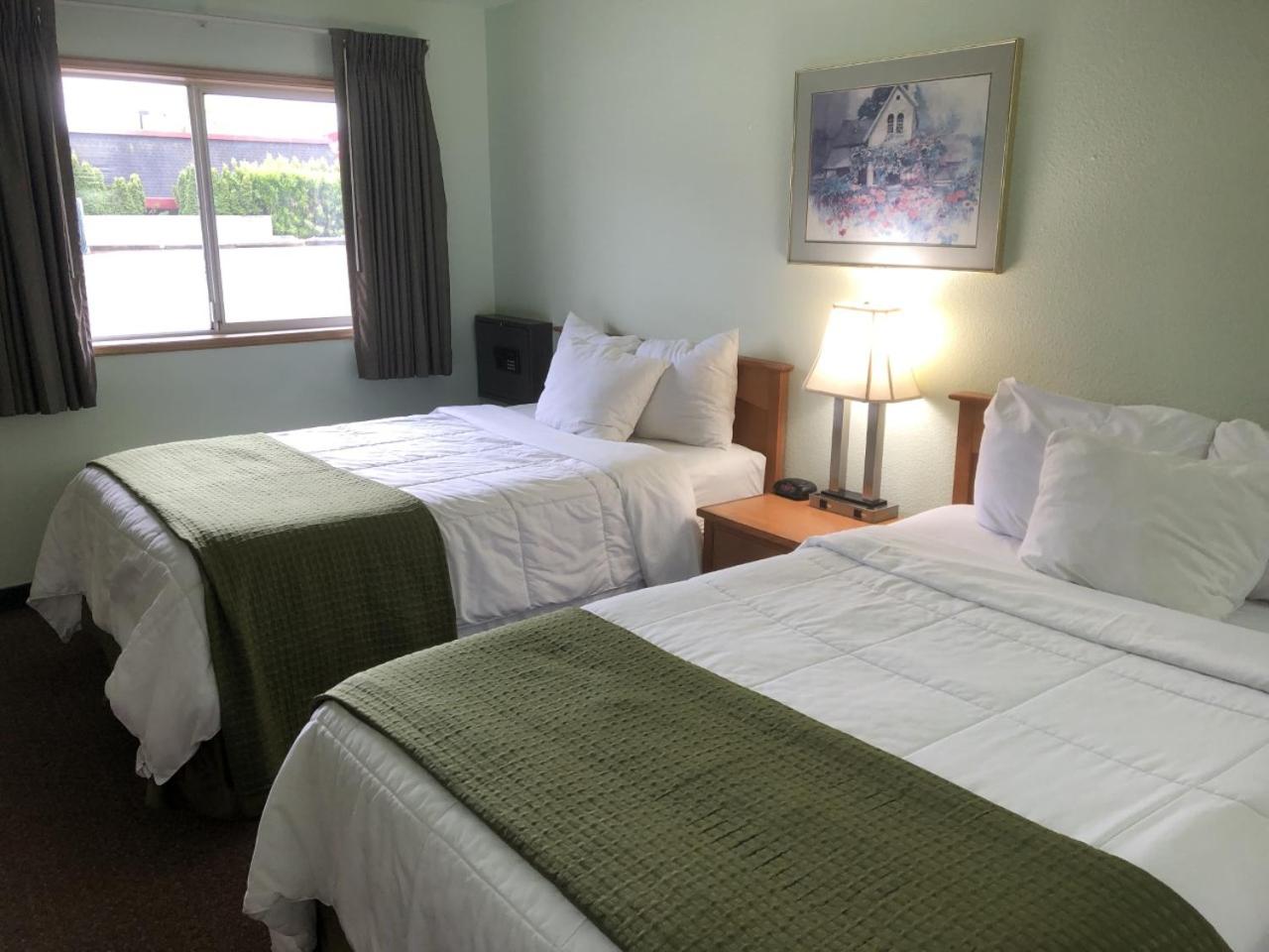 Double Room with Two Double Beds - Non-Smoking - Photo 6