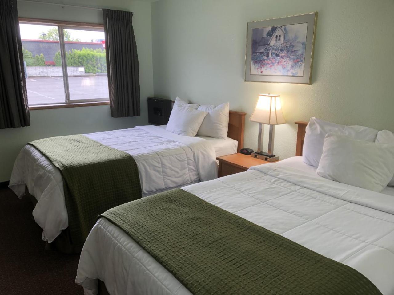 Double Room with Two Double Beds - Non-Smoking - Photo 3