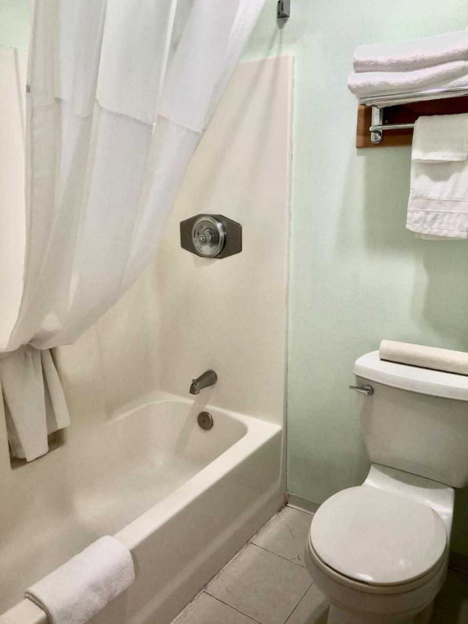 Double Room with Two Double Beds - Non-Smoking - Photo 7