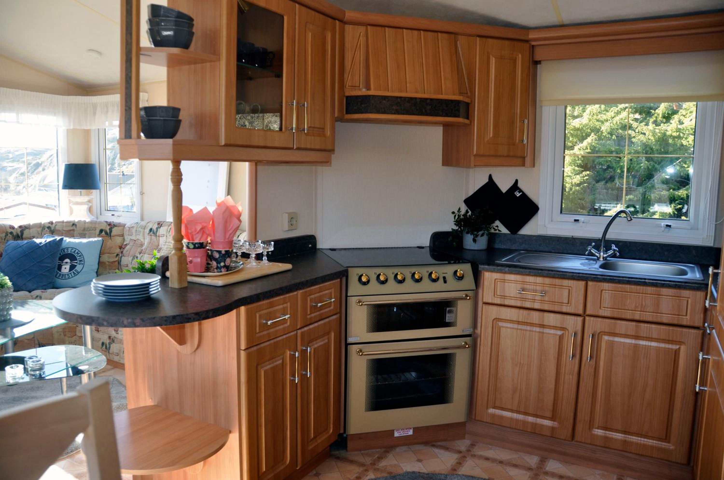 Mobile Home - Photo 7