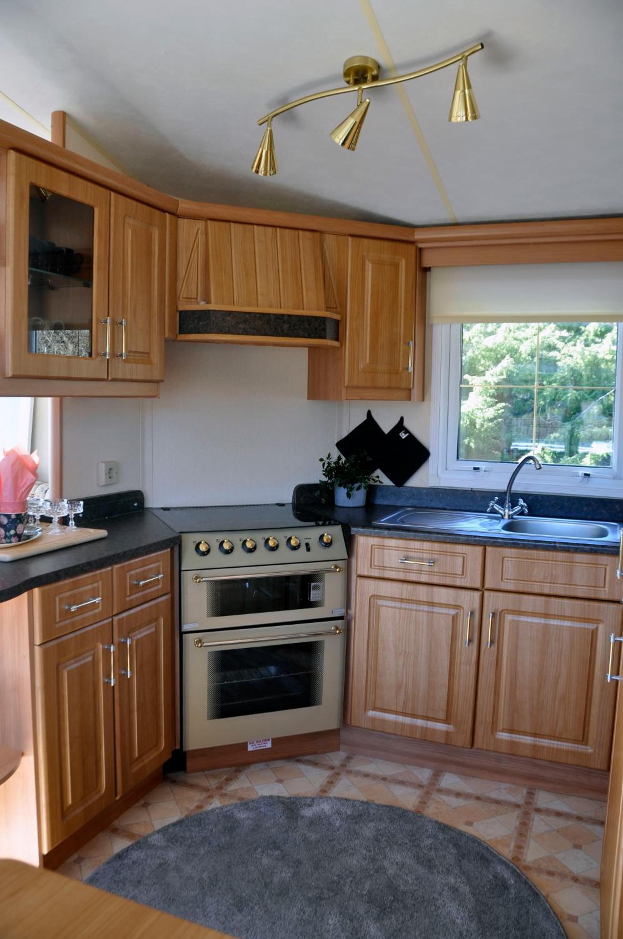 Mobile Home - Photo 8
