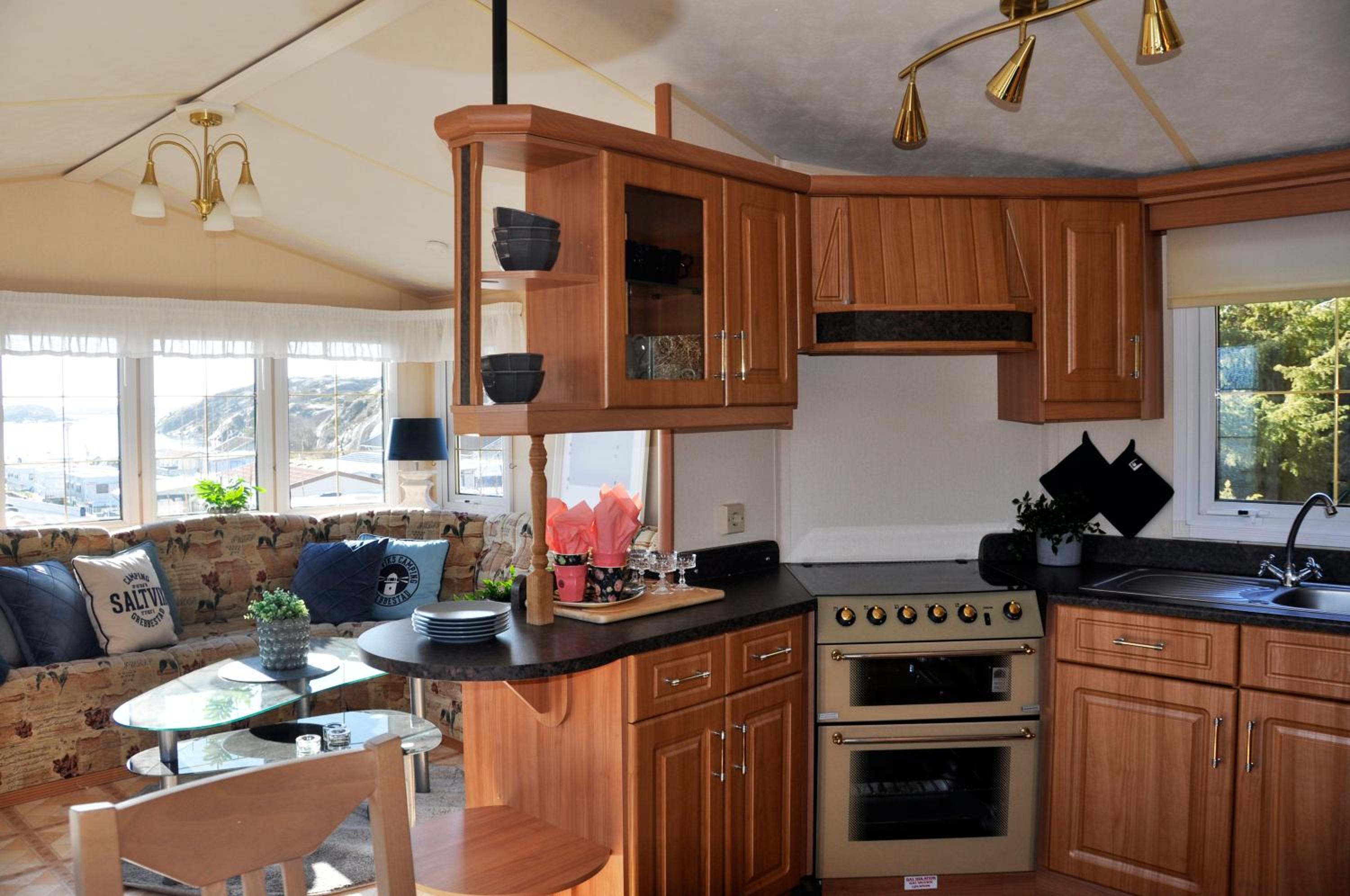 Mobile Home - Photo 9