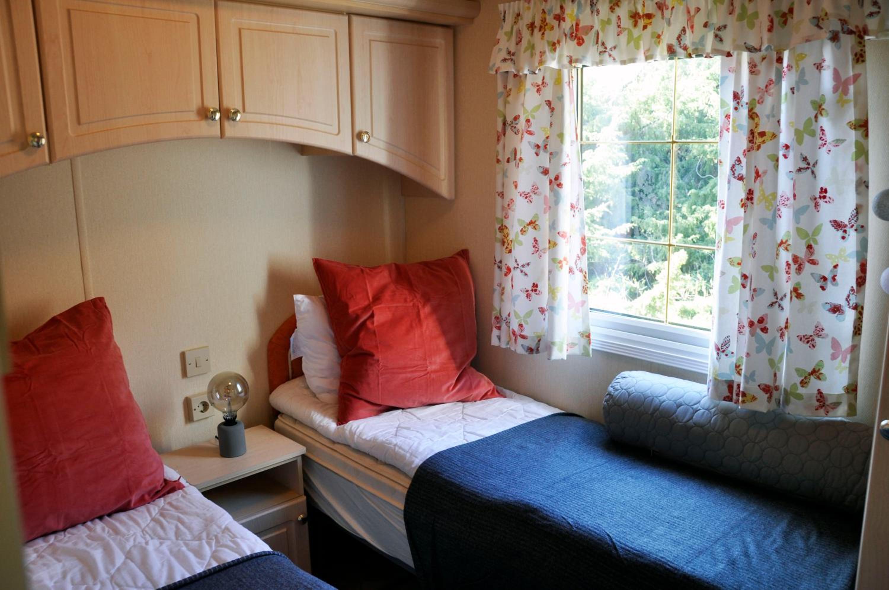 Mobile Home - Photo 6