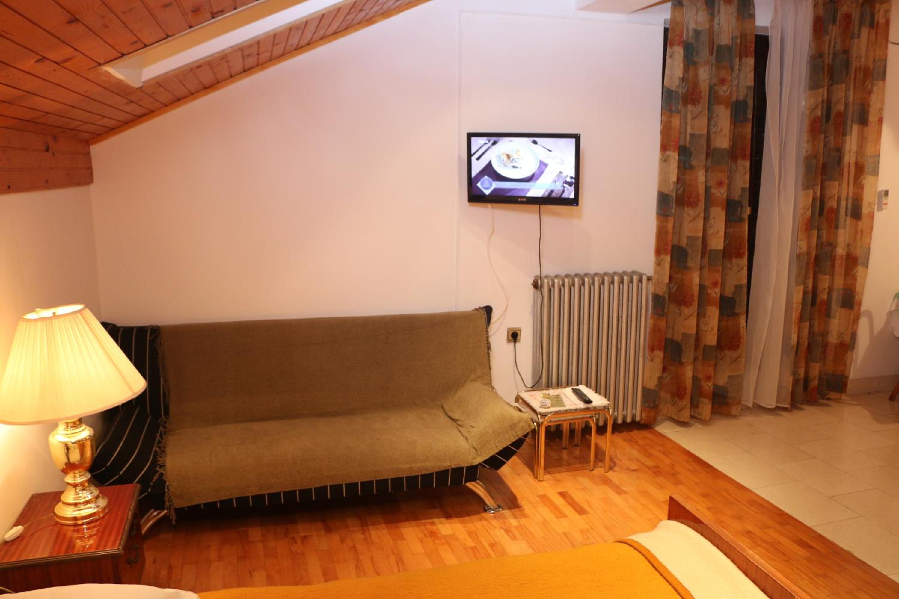 King Studio with Sofa Bed photo 2