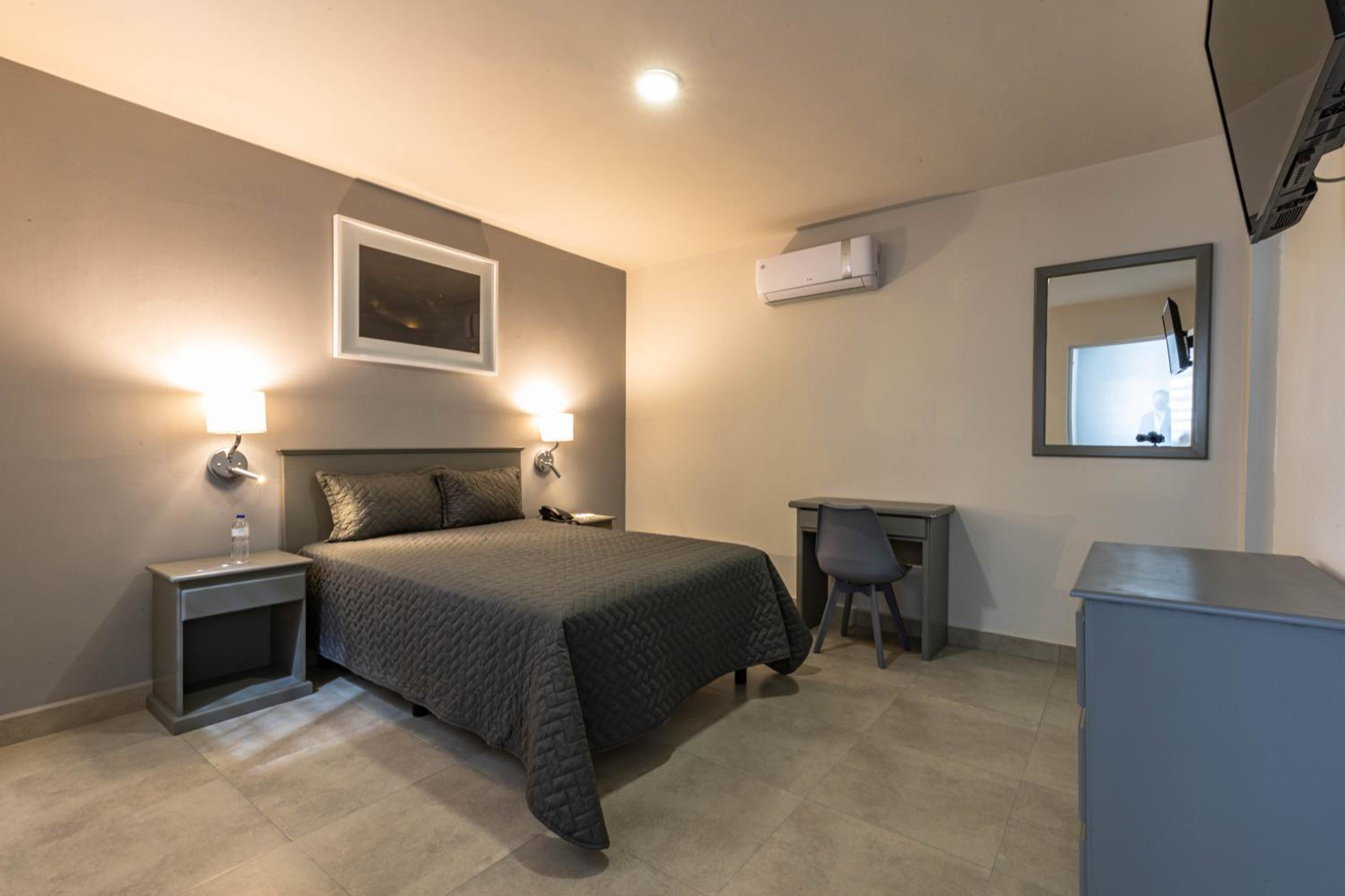 Standard Queen Room