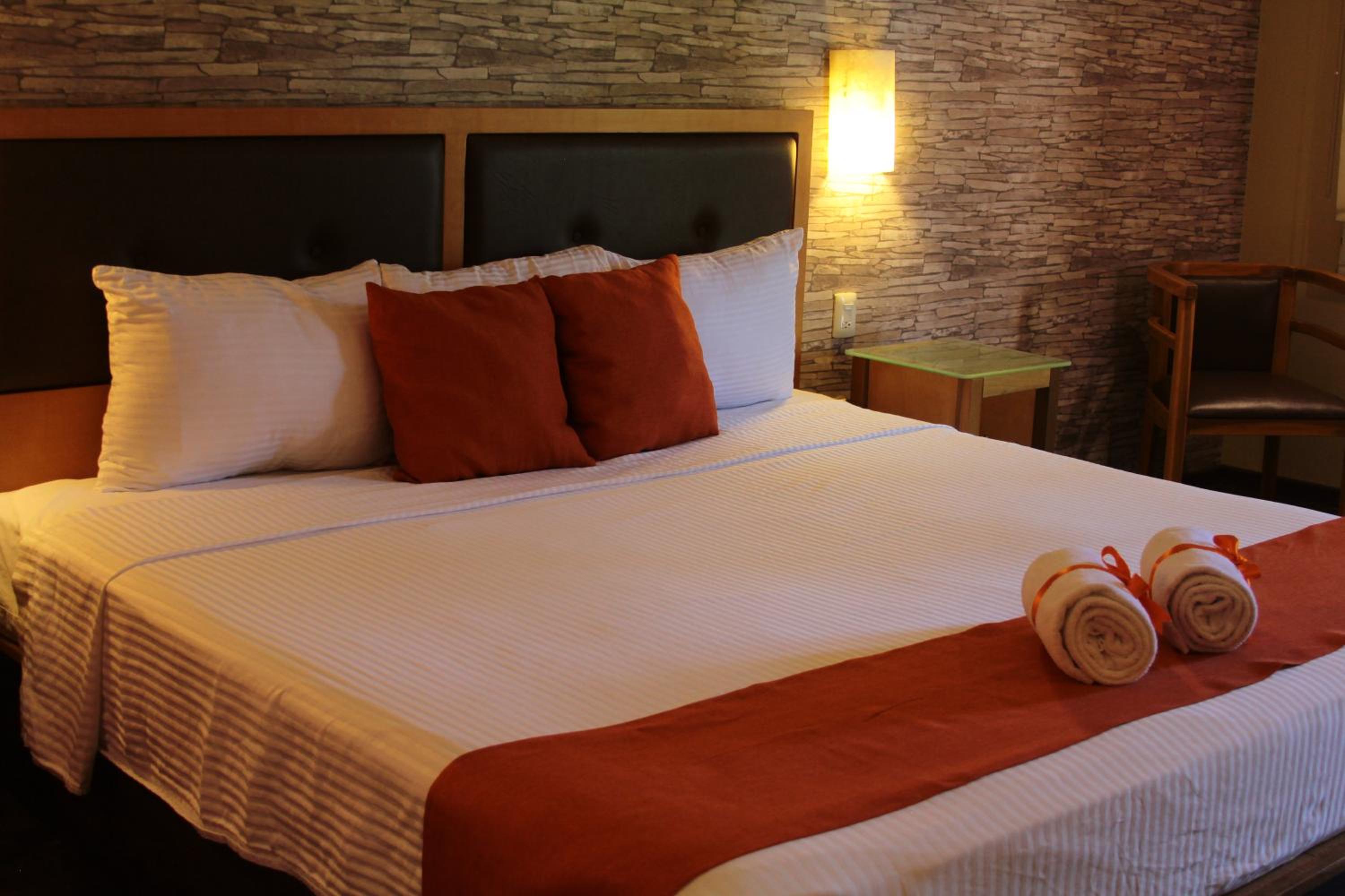 King Room with Pool View - Photo 3