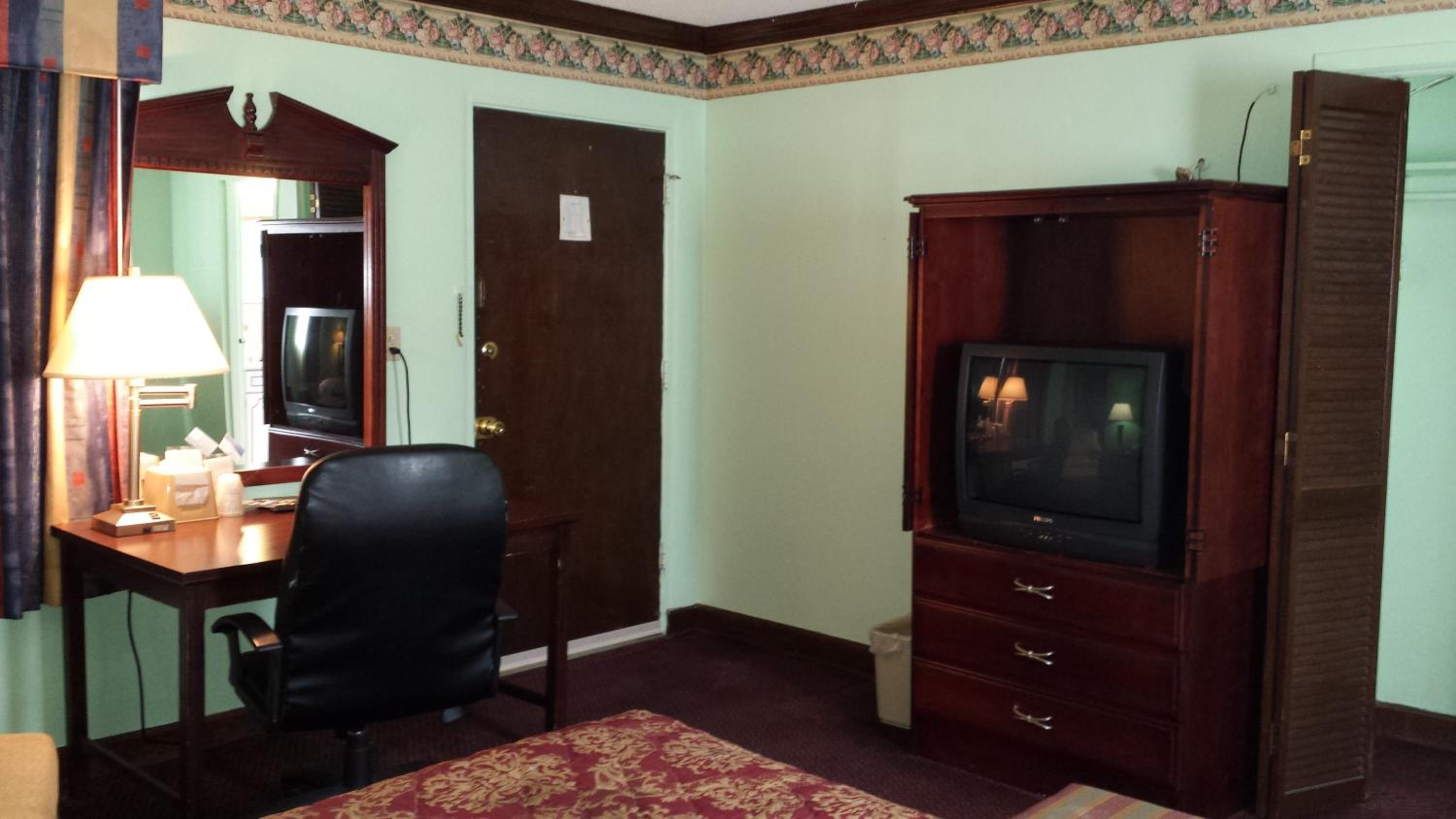 King Room - Non-Smoking - Photo 3
