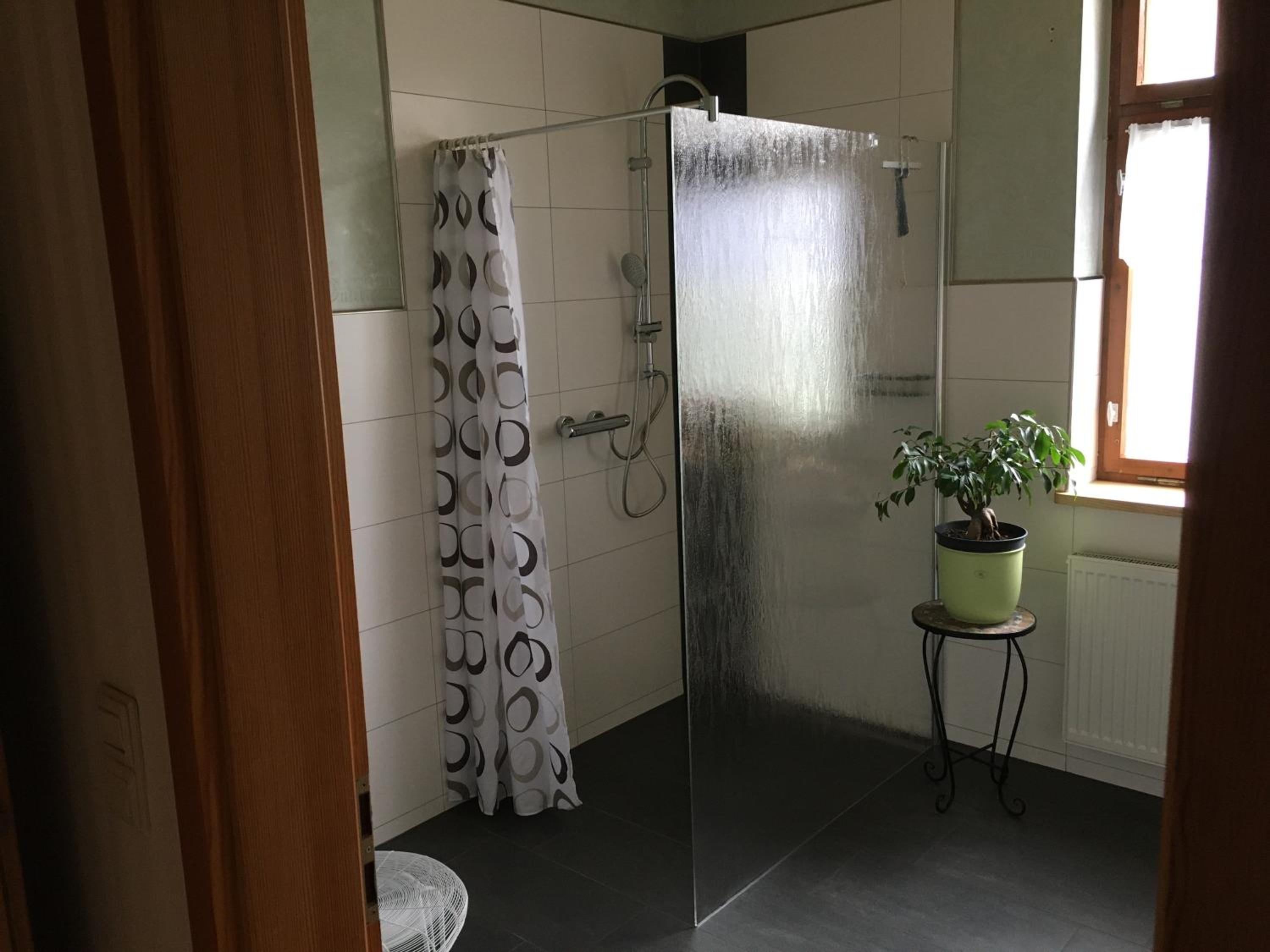 One-Bedroom Apartment - Photo 4