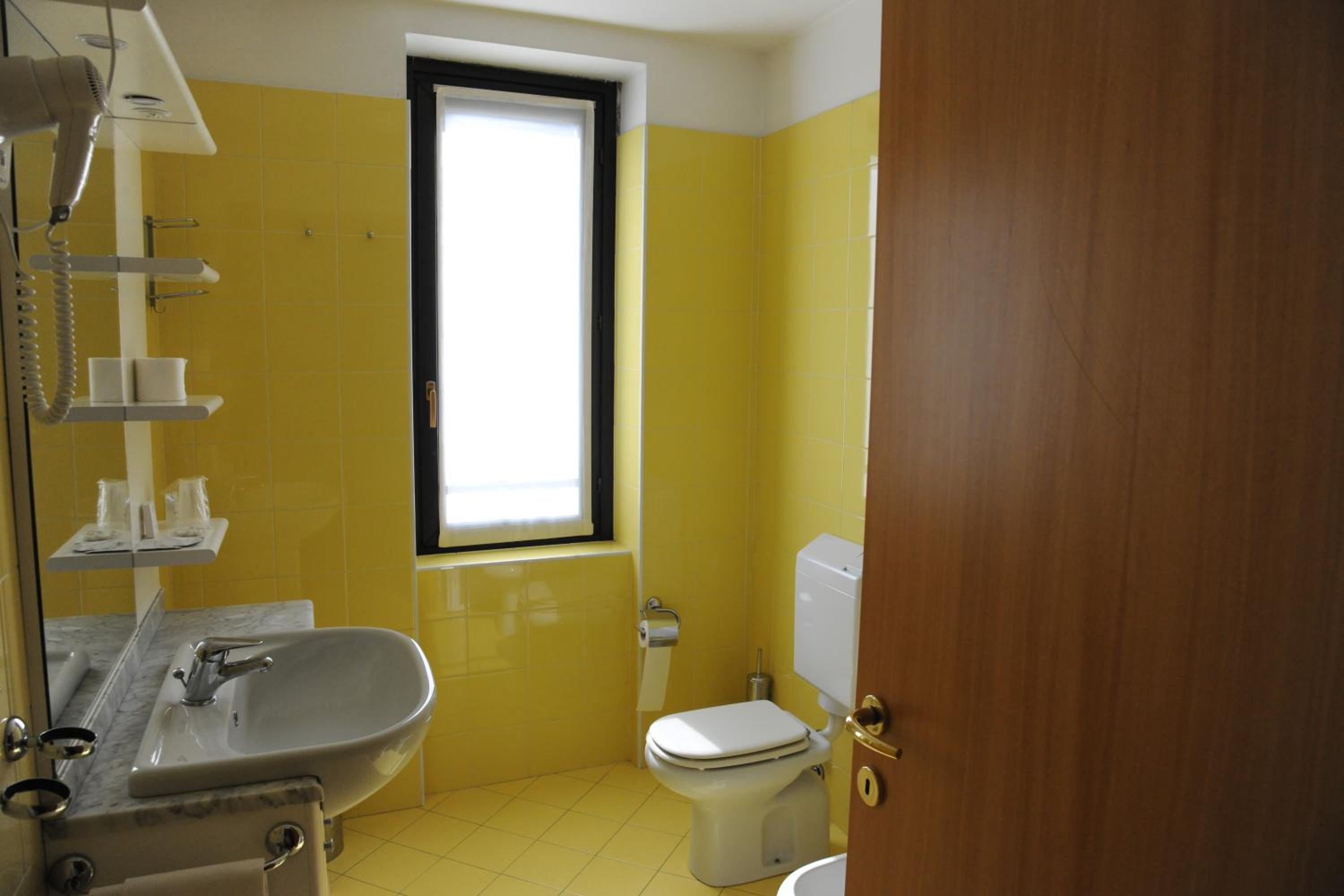 Standard Triple Room - Photo 3