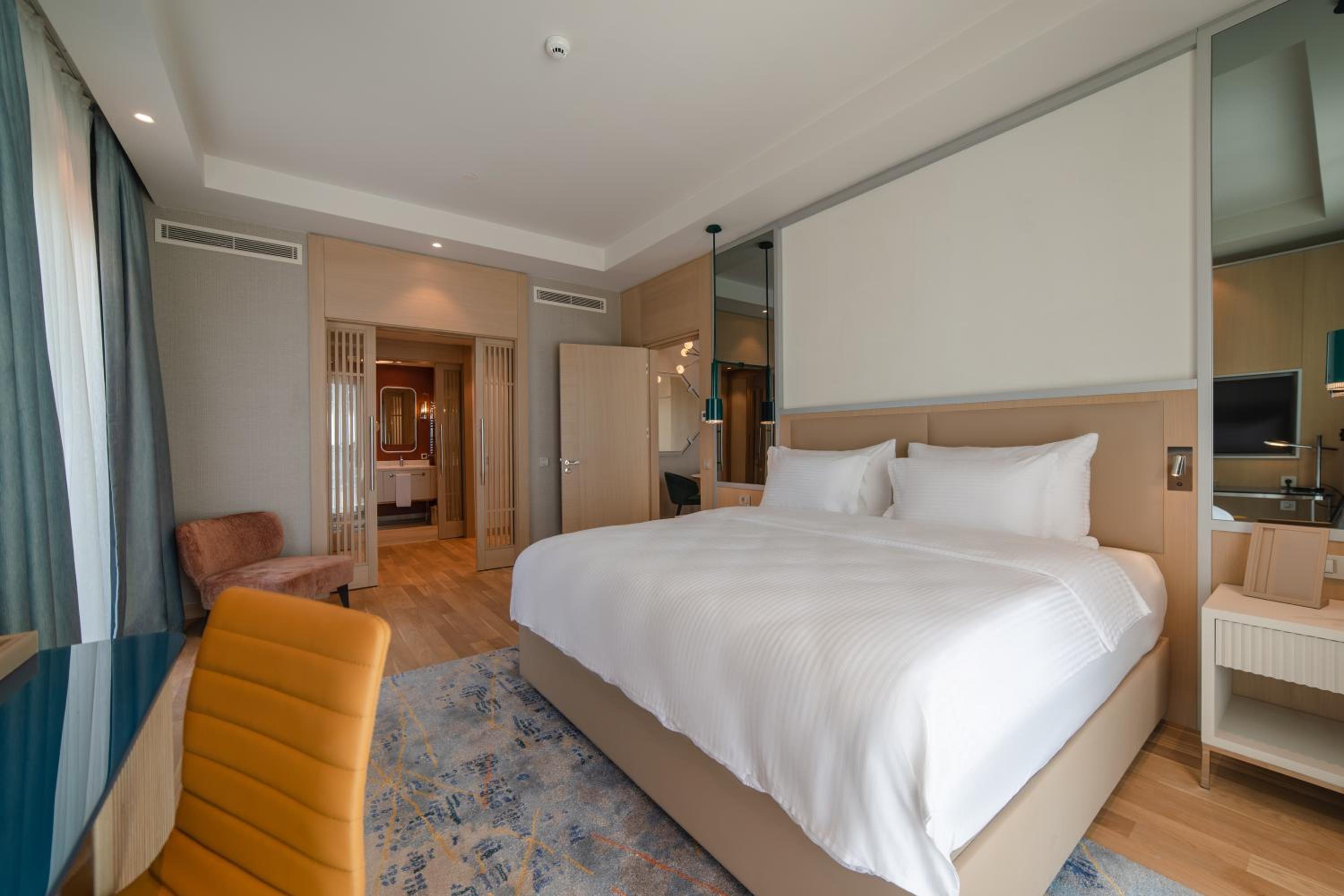 Deluxe Suite - Photo 3