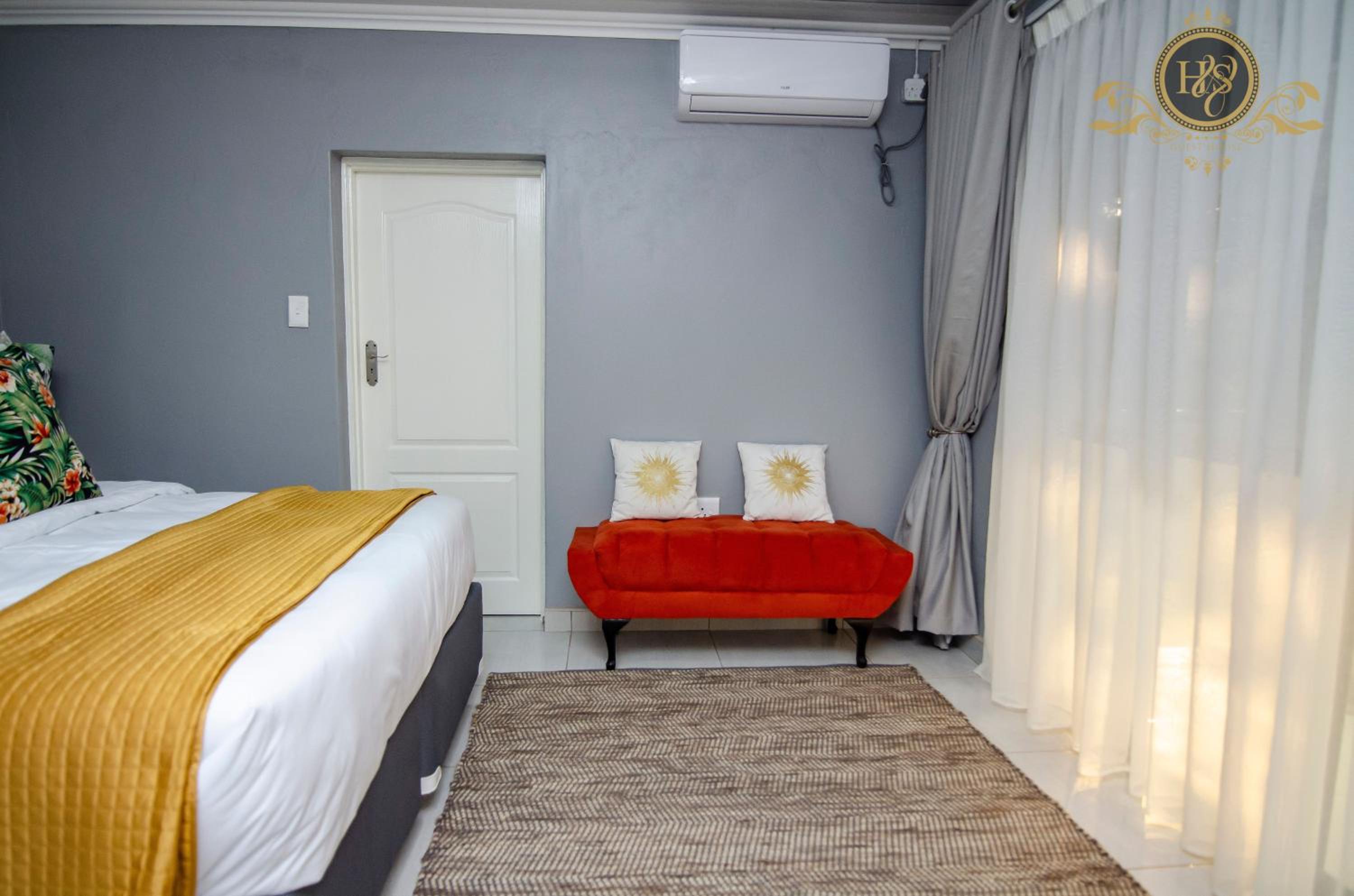 Executive Queen Room - Photo 12