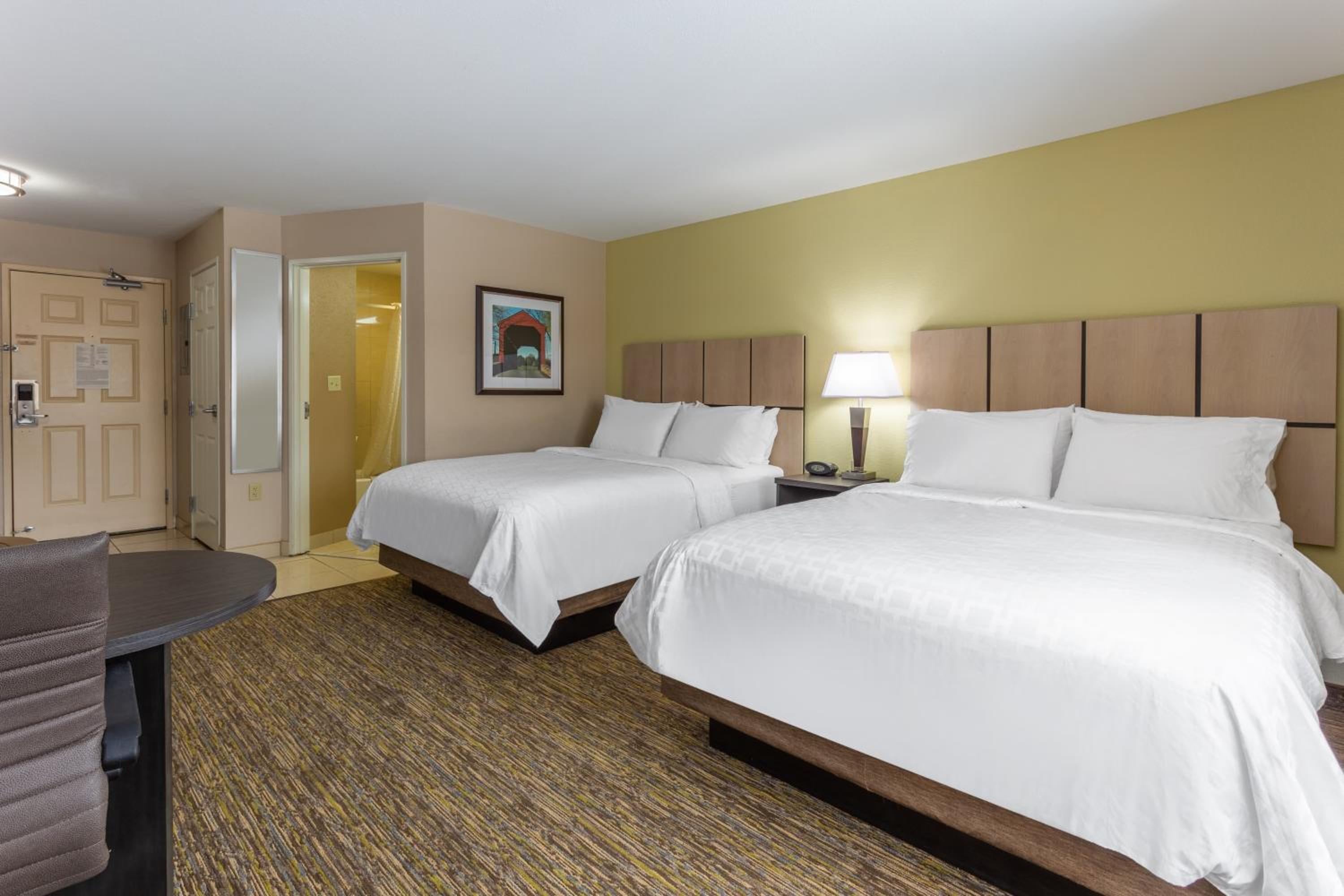 Studio Suite with Two Queen Beds photo 3