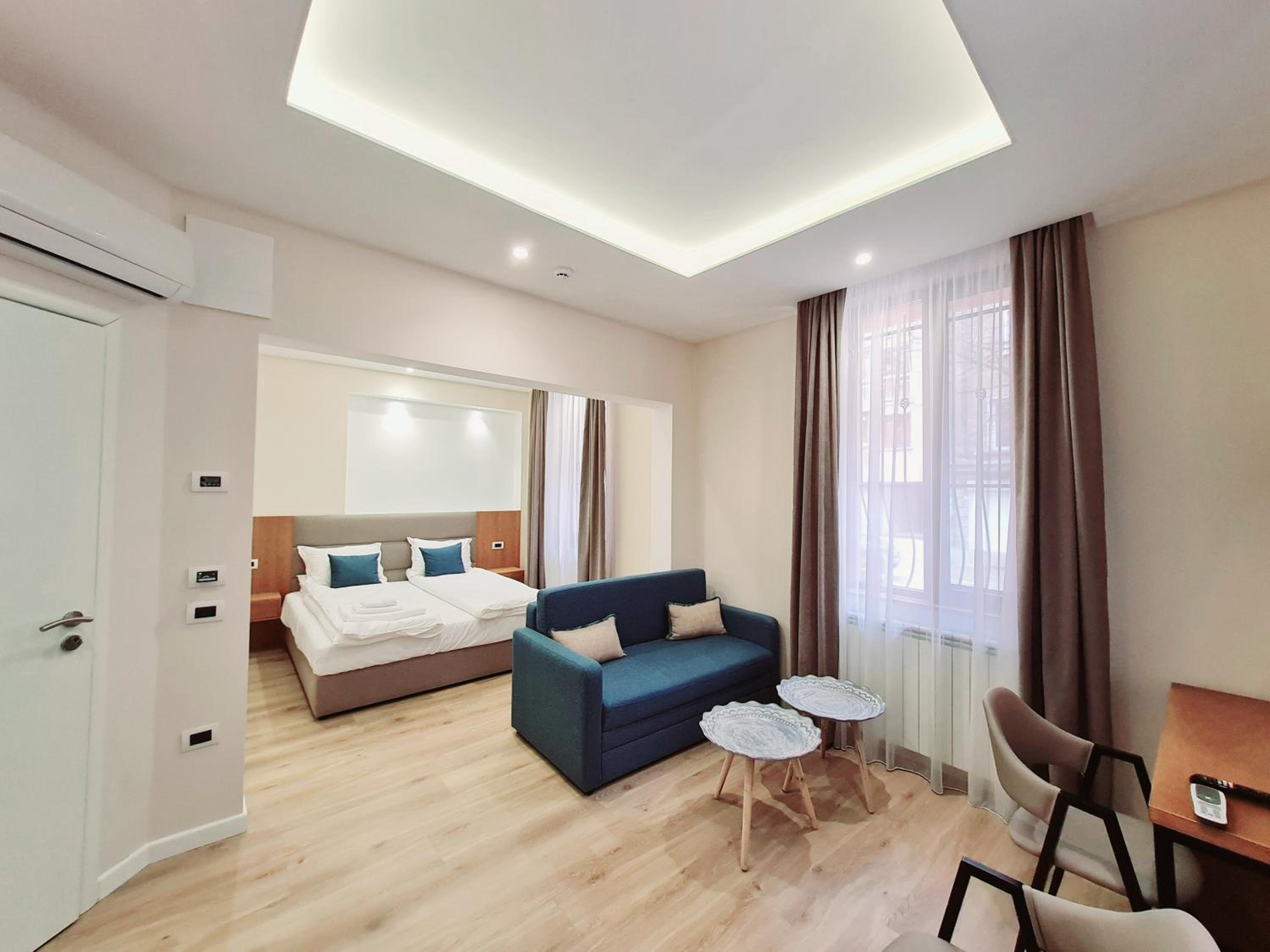 Deluxe Double Room - Photo 8