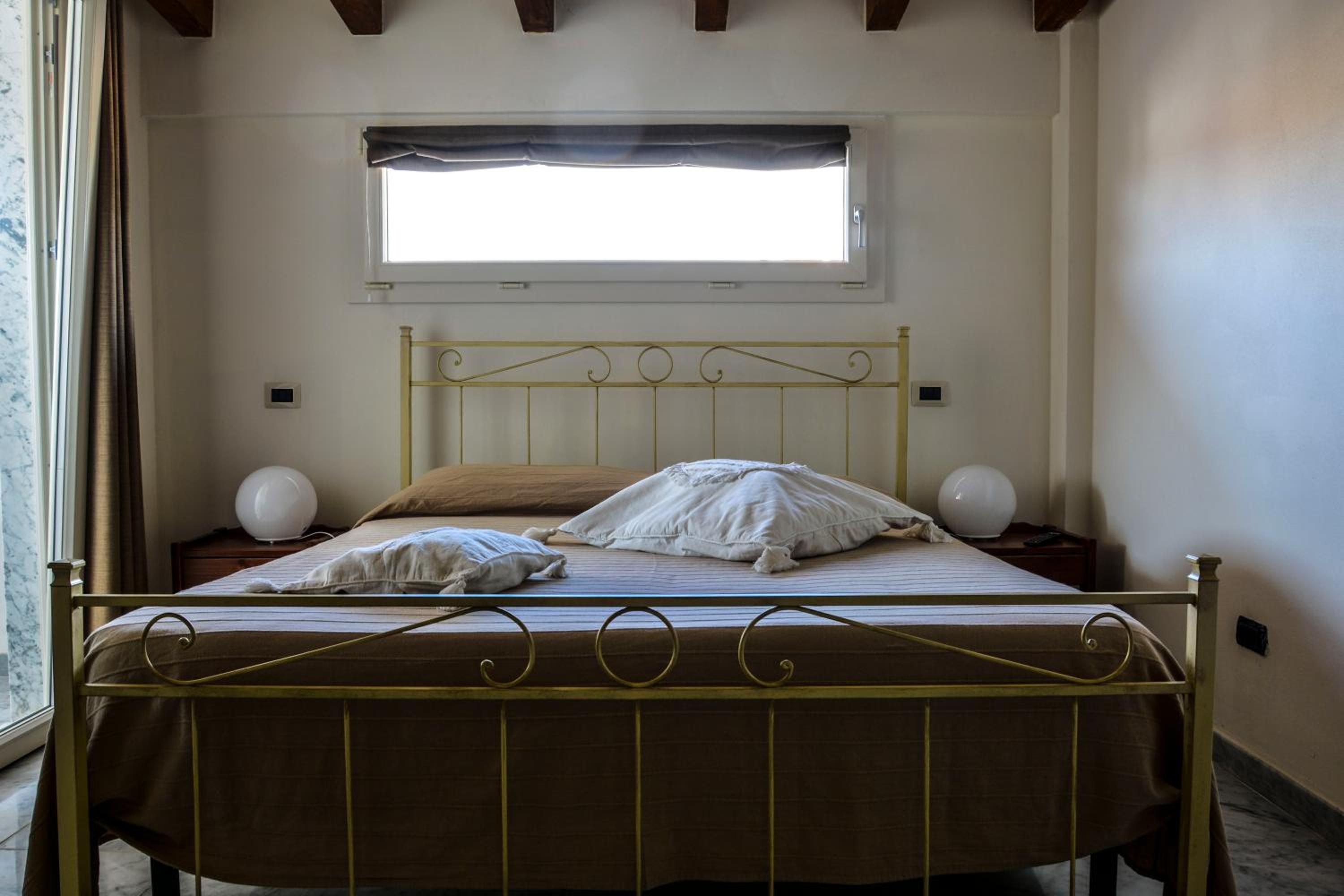 Double Room - Photo 20