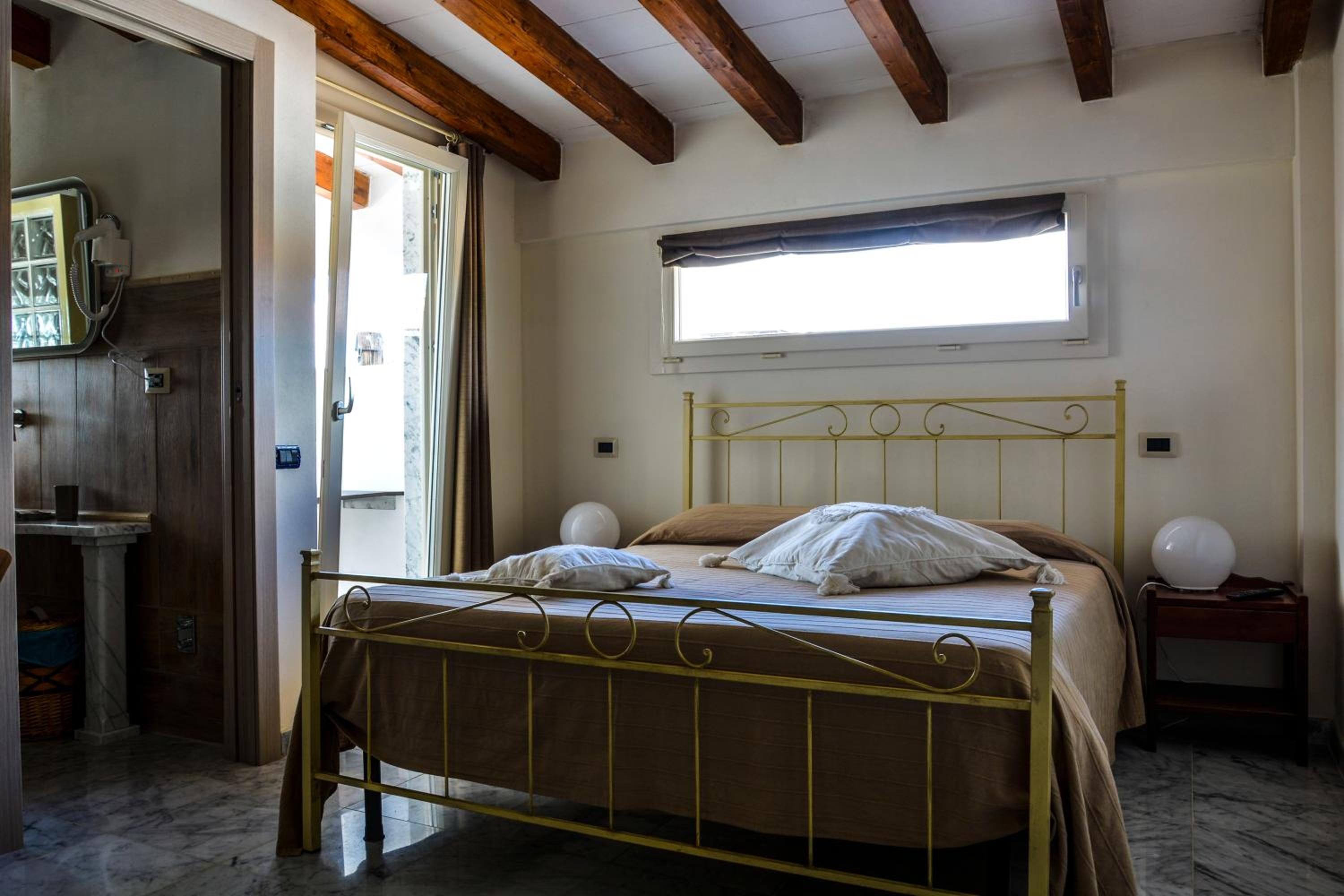 Double Room - Photo 27