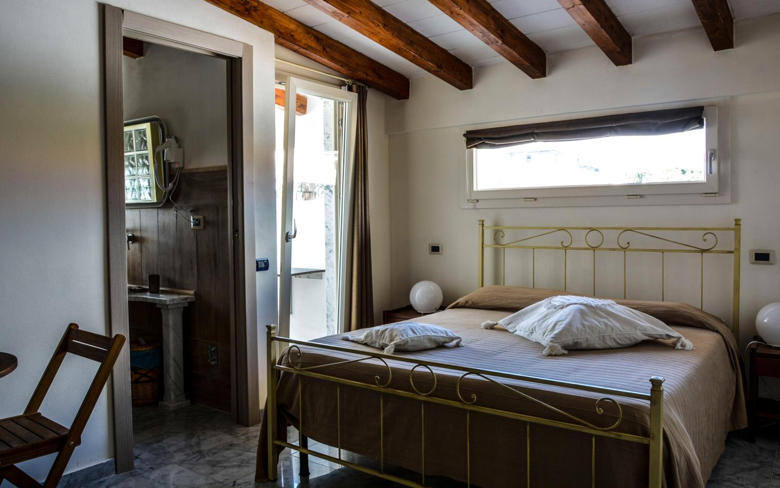 Double Room - Photo 12