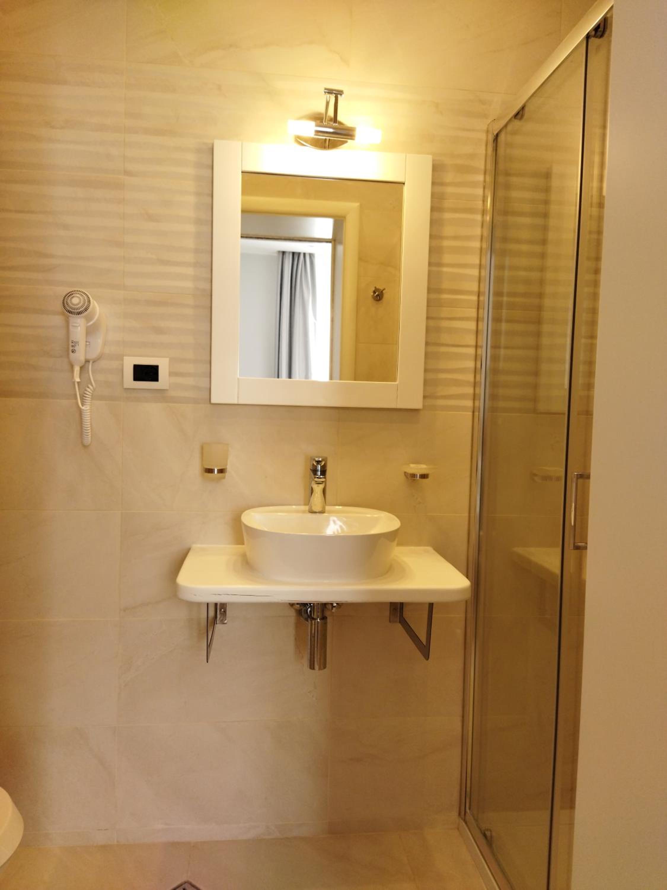 Double or Twin Room - Photo 1