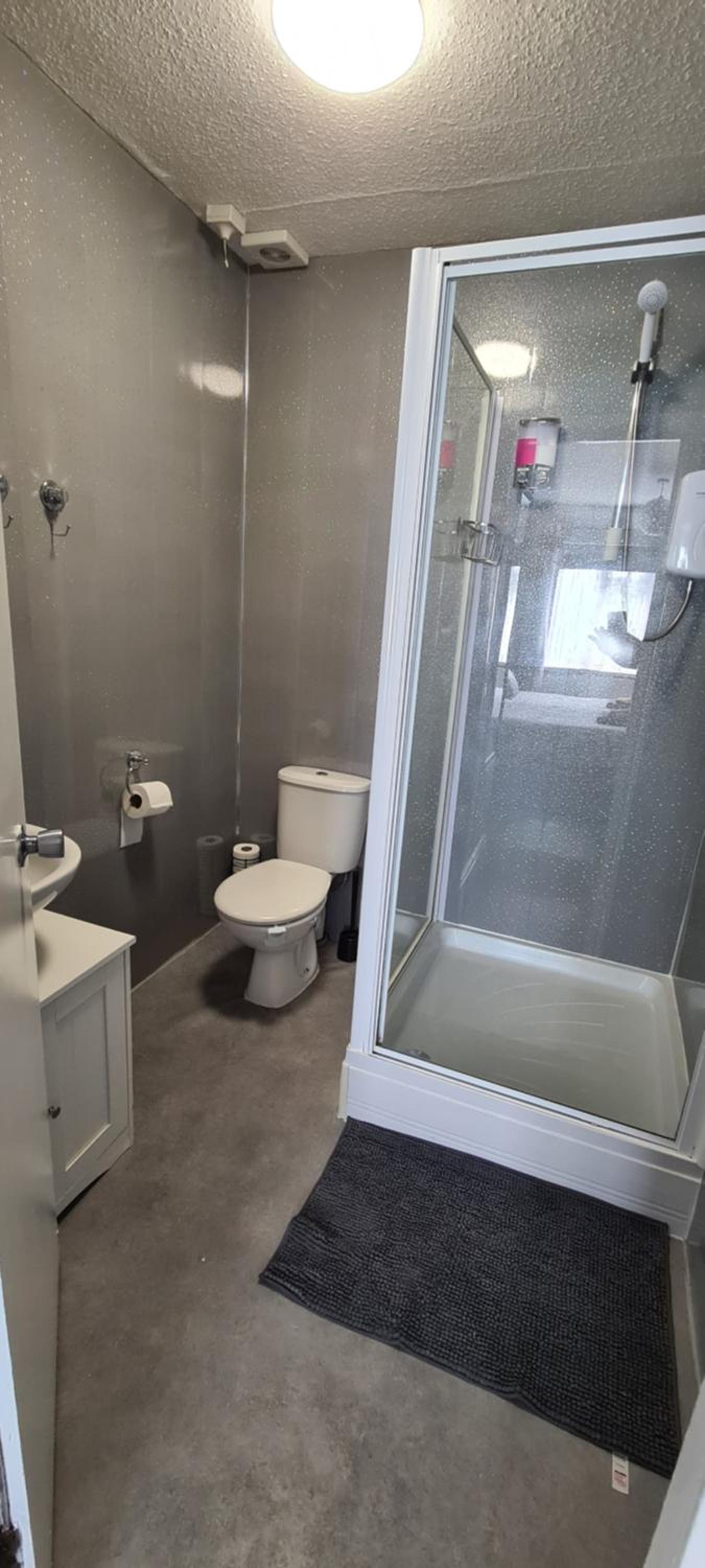 Family Room with Bathroom photo 3