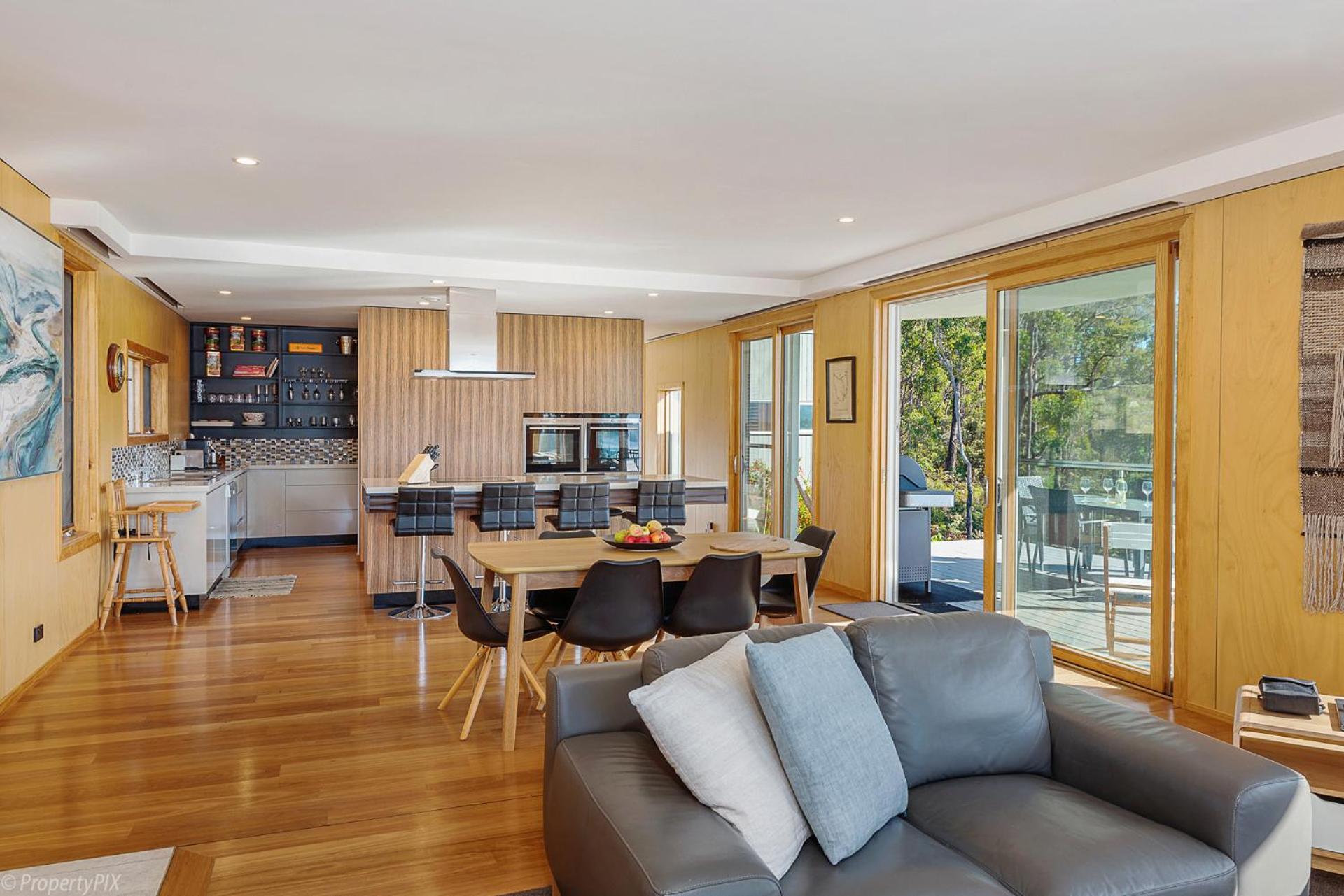Three-Bedroom House photo 2