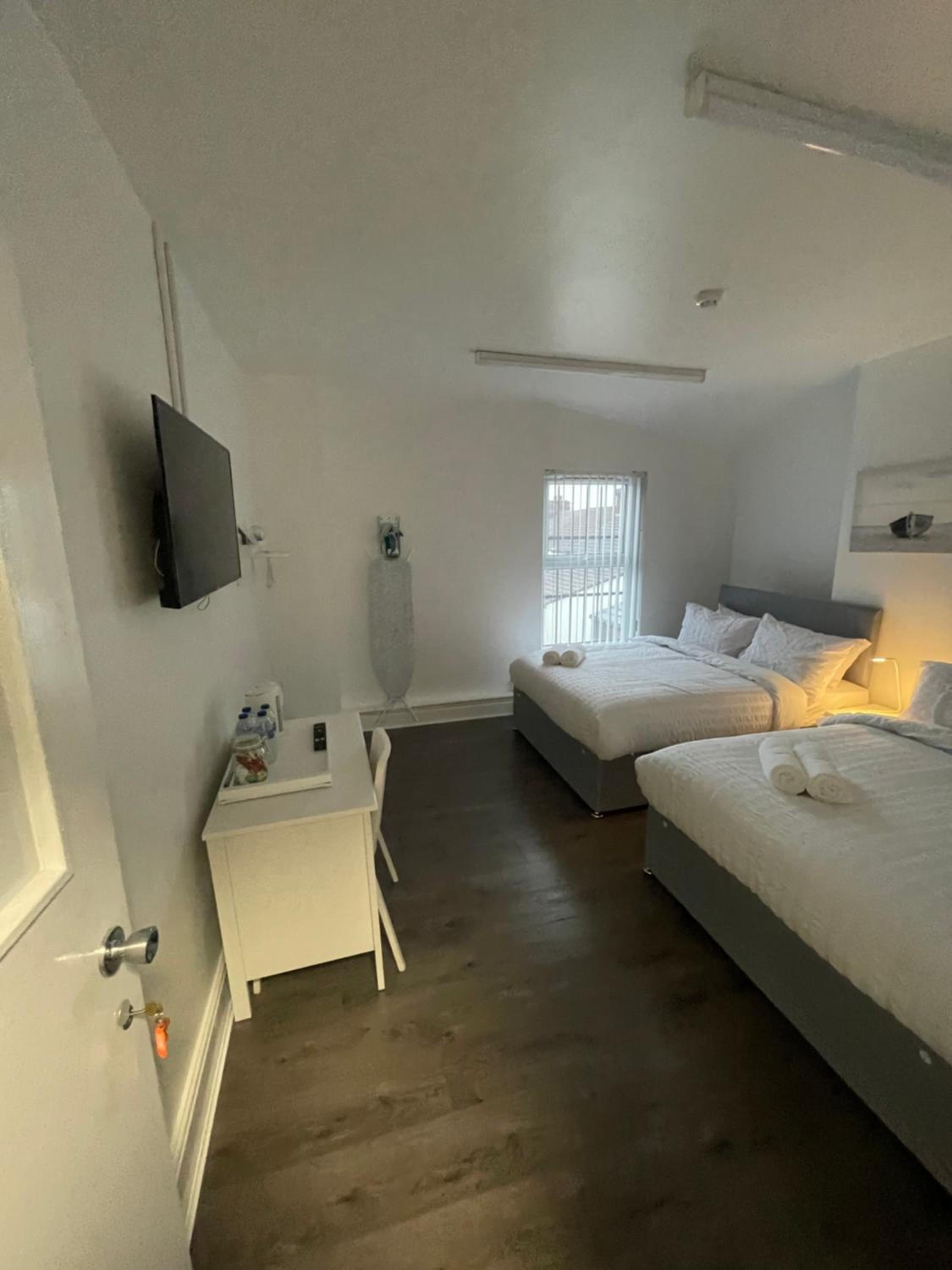 Quadruple Room - Photo 7