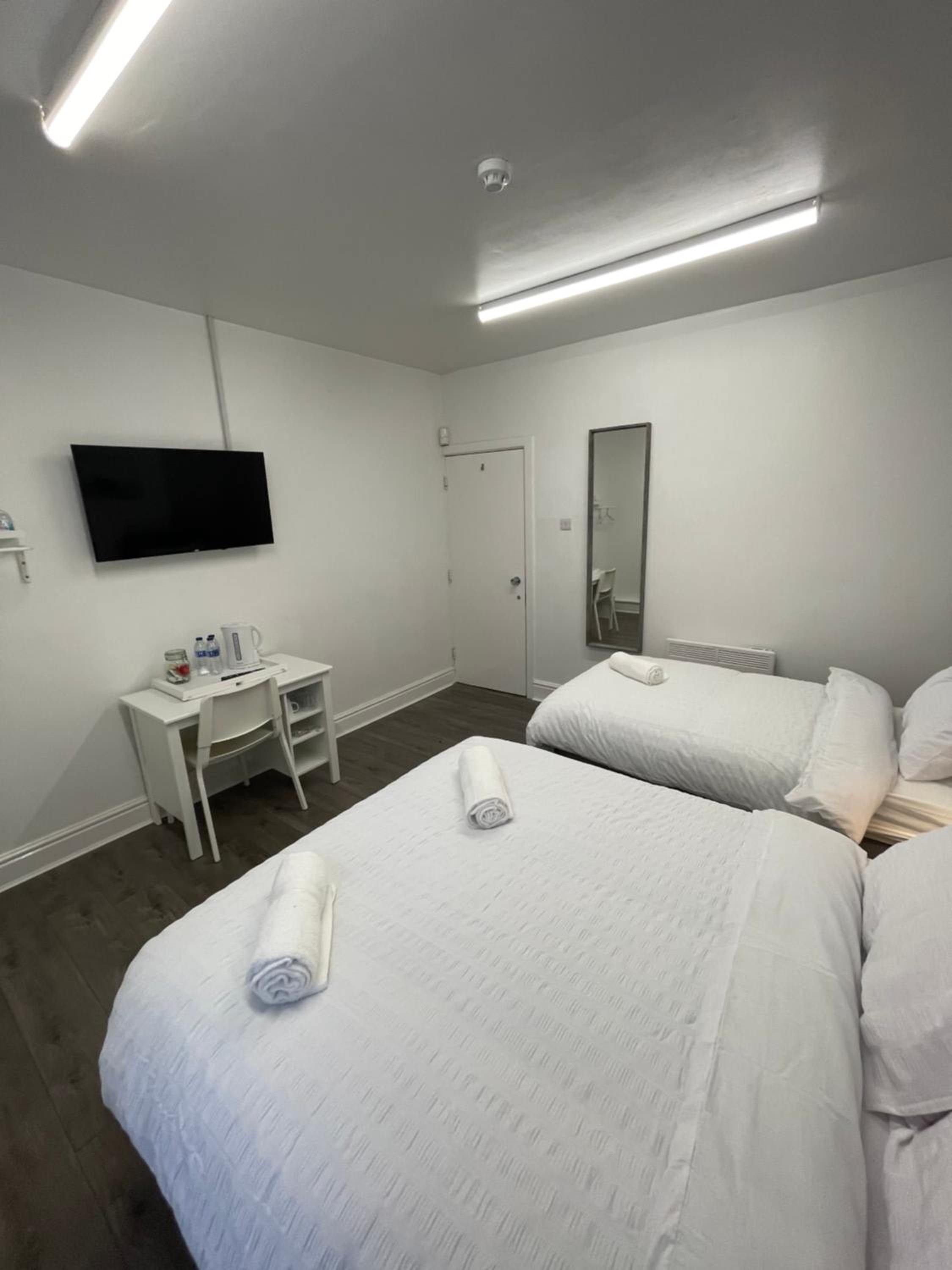 Standard Triple Room - Photo 4