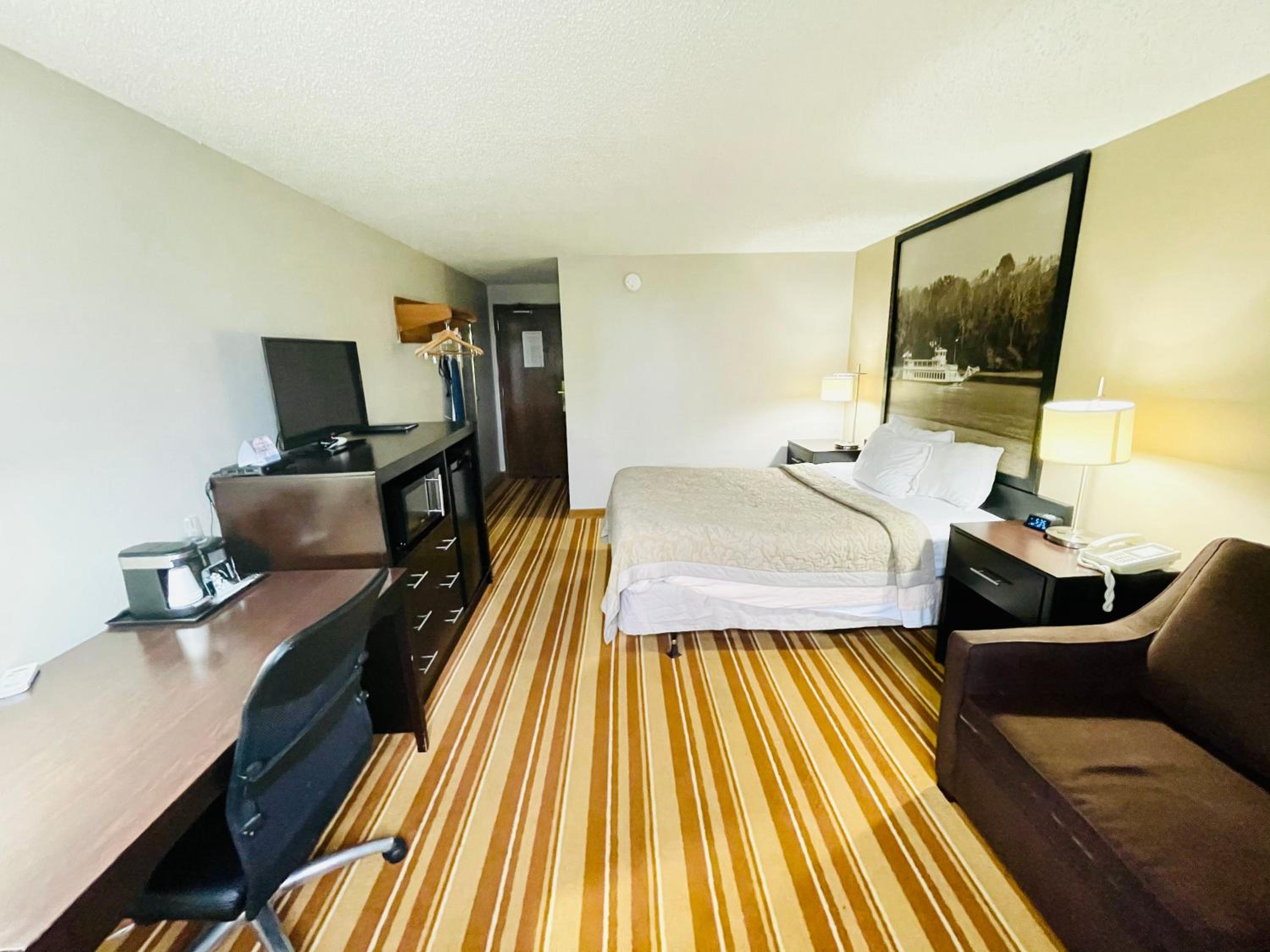 Queen Room - Non-Smoking - Photo 3