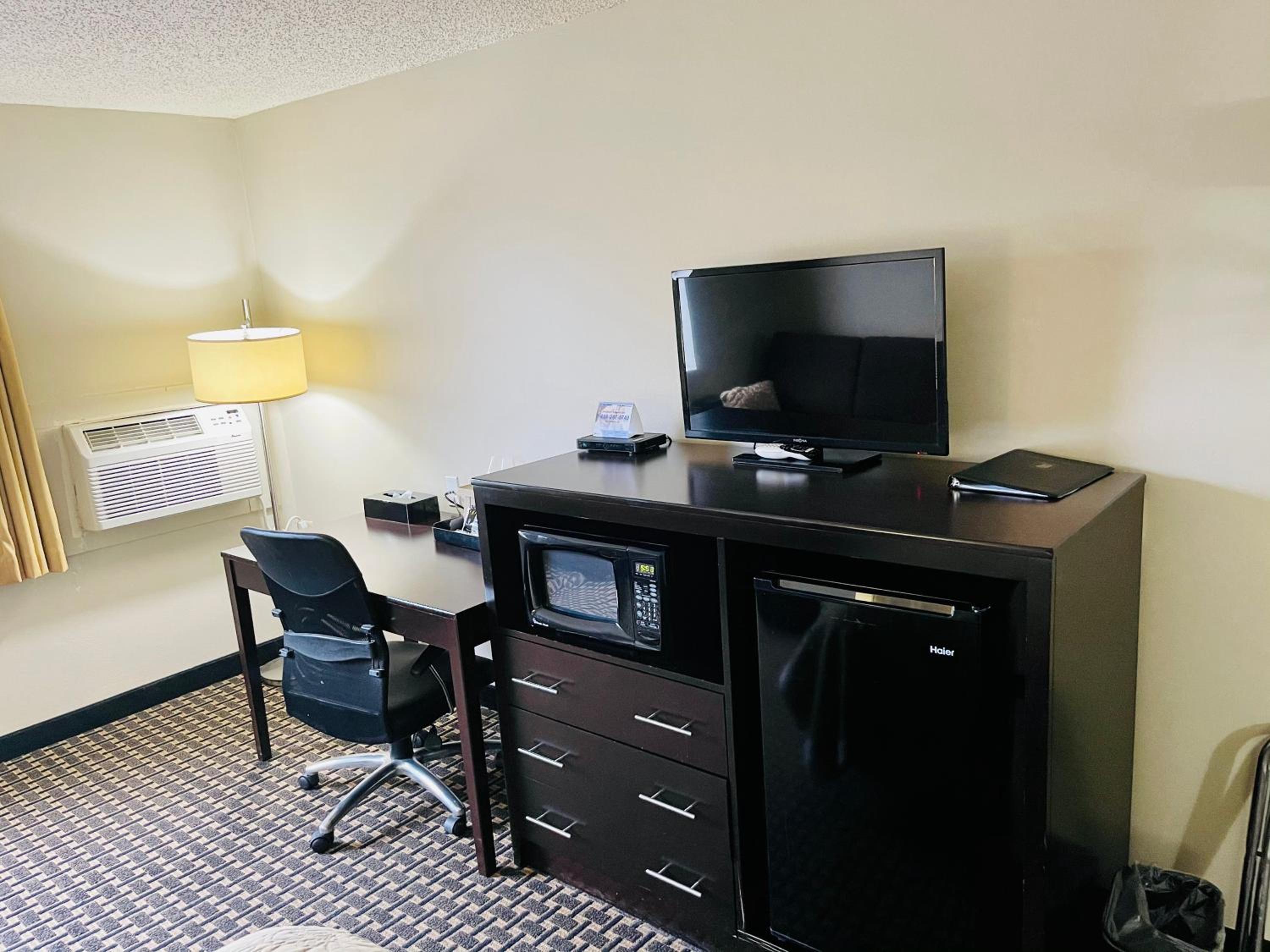 Queen Room - Non-Smoking - Photo 4