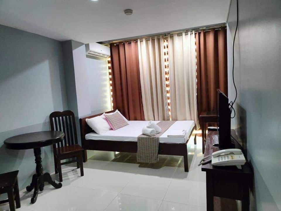 Deluxe Double or Twin Room - Photo 2