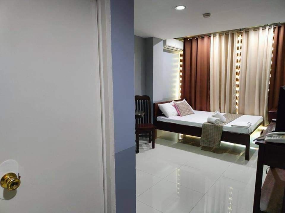 Deluxe Double or Twin Room - Photo 3