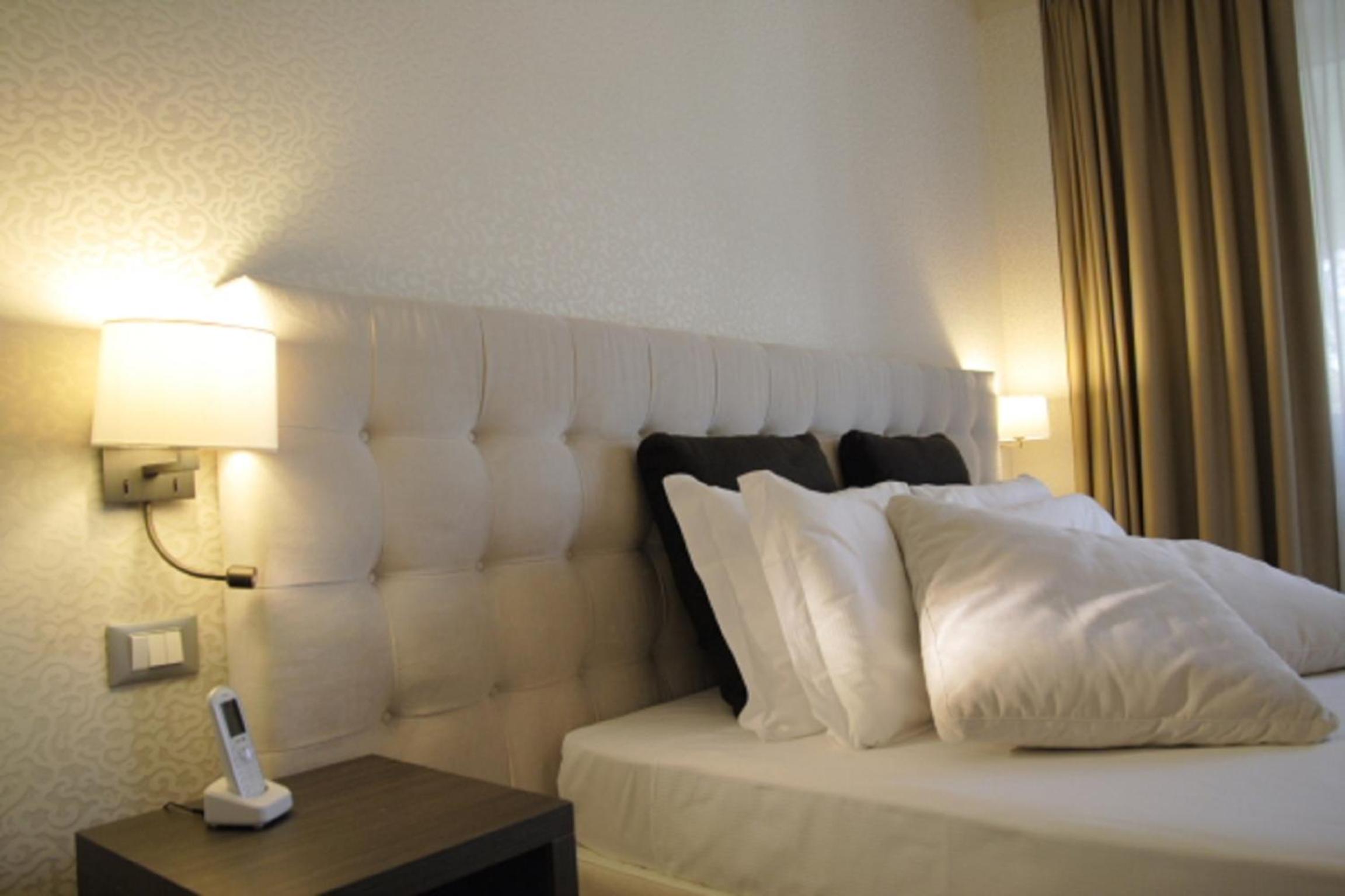 King Room with Lake View - Photo 13