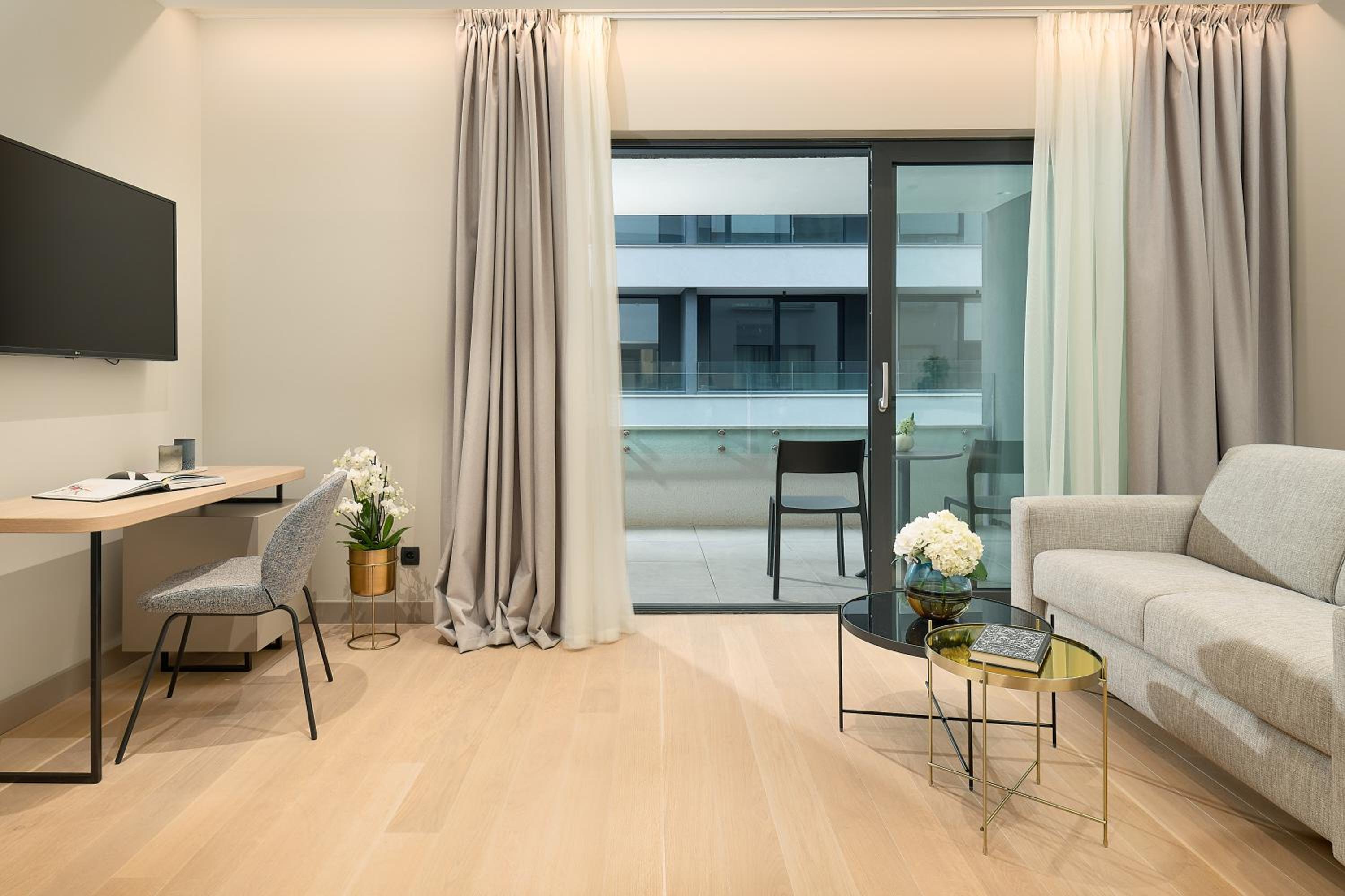 Family Suite with Balcony thumbnail 6