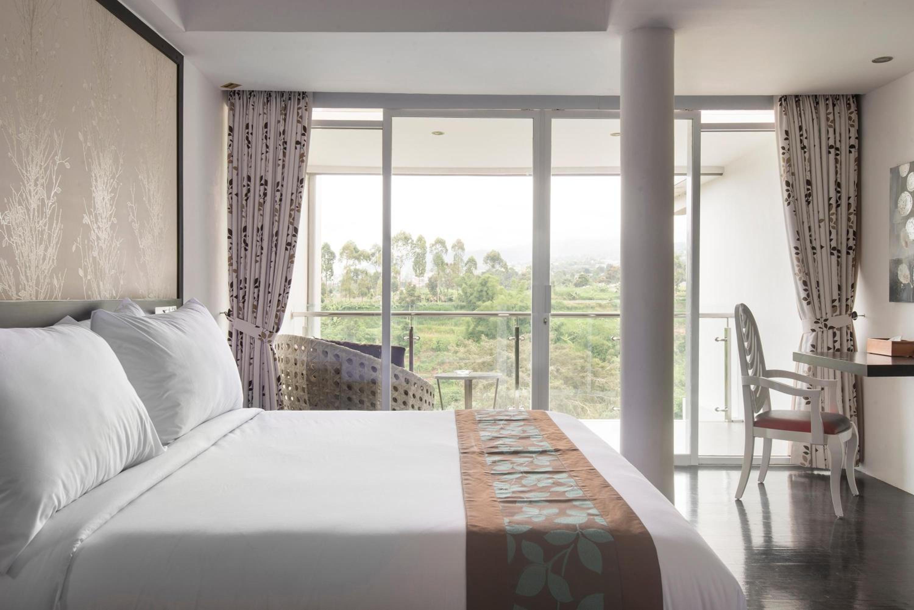 Double Room with Mountain View - Photo 1