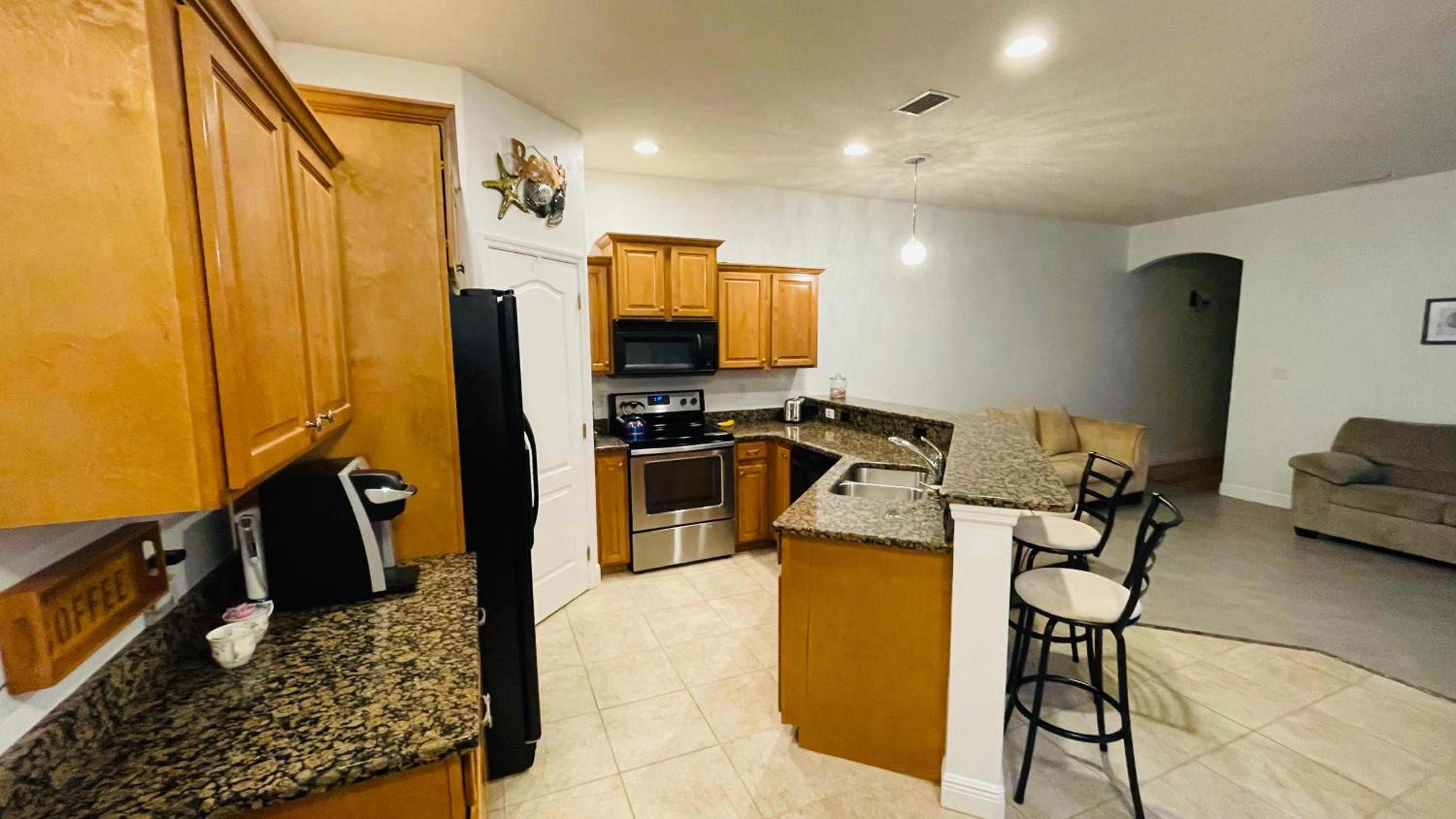 Two-Bedroom House - Photo 4