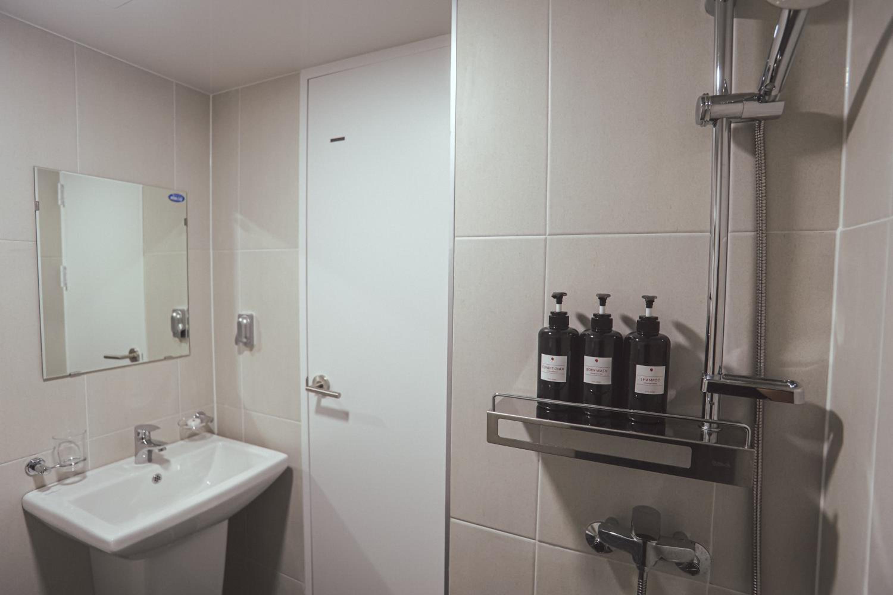 Standard Double Room - Photo 5