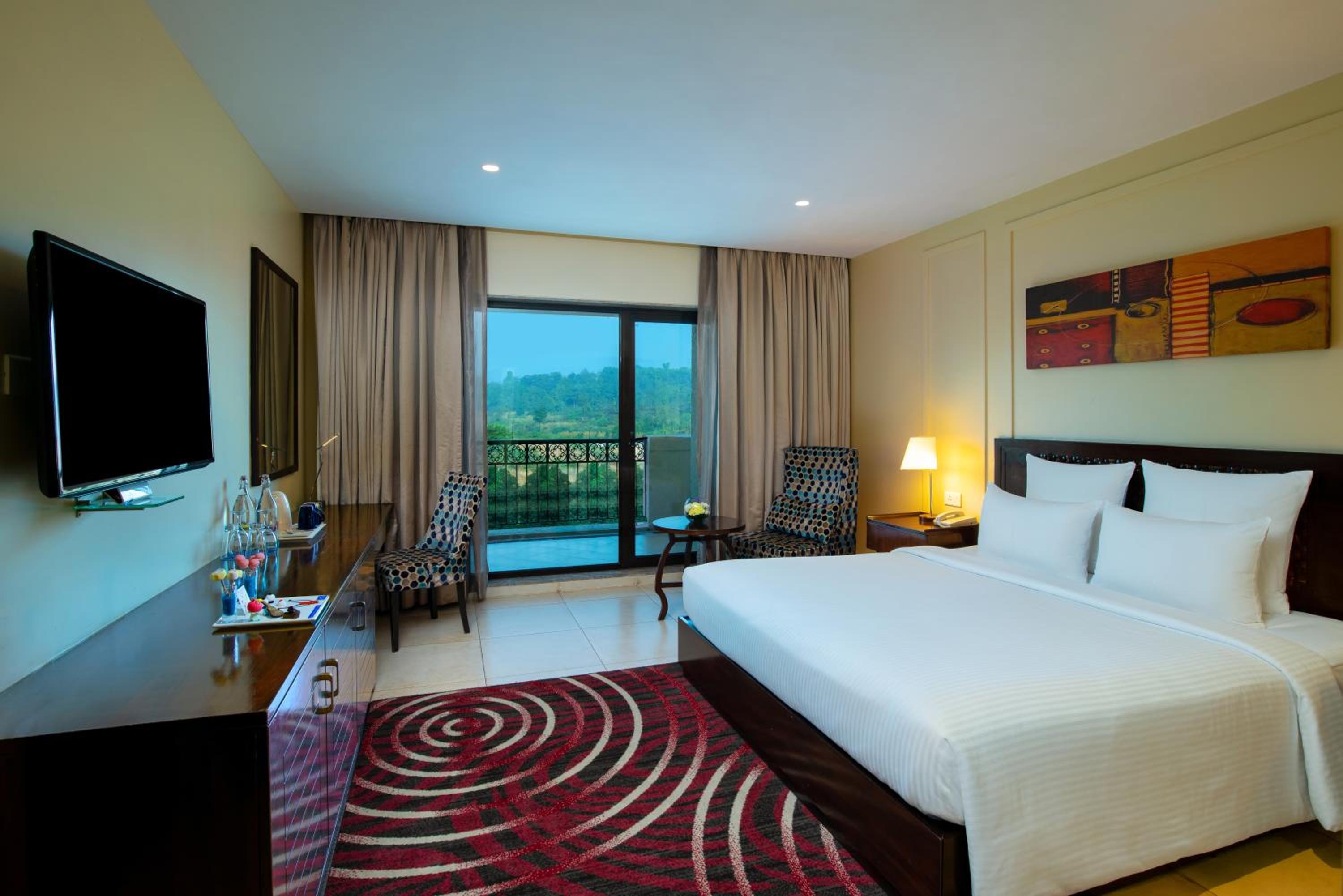 Deluxe King Room with 20% discount on Food and Beverage - Photo 4