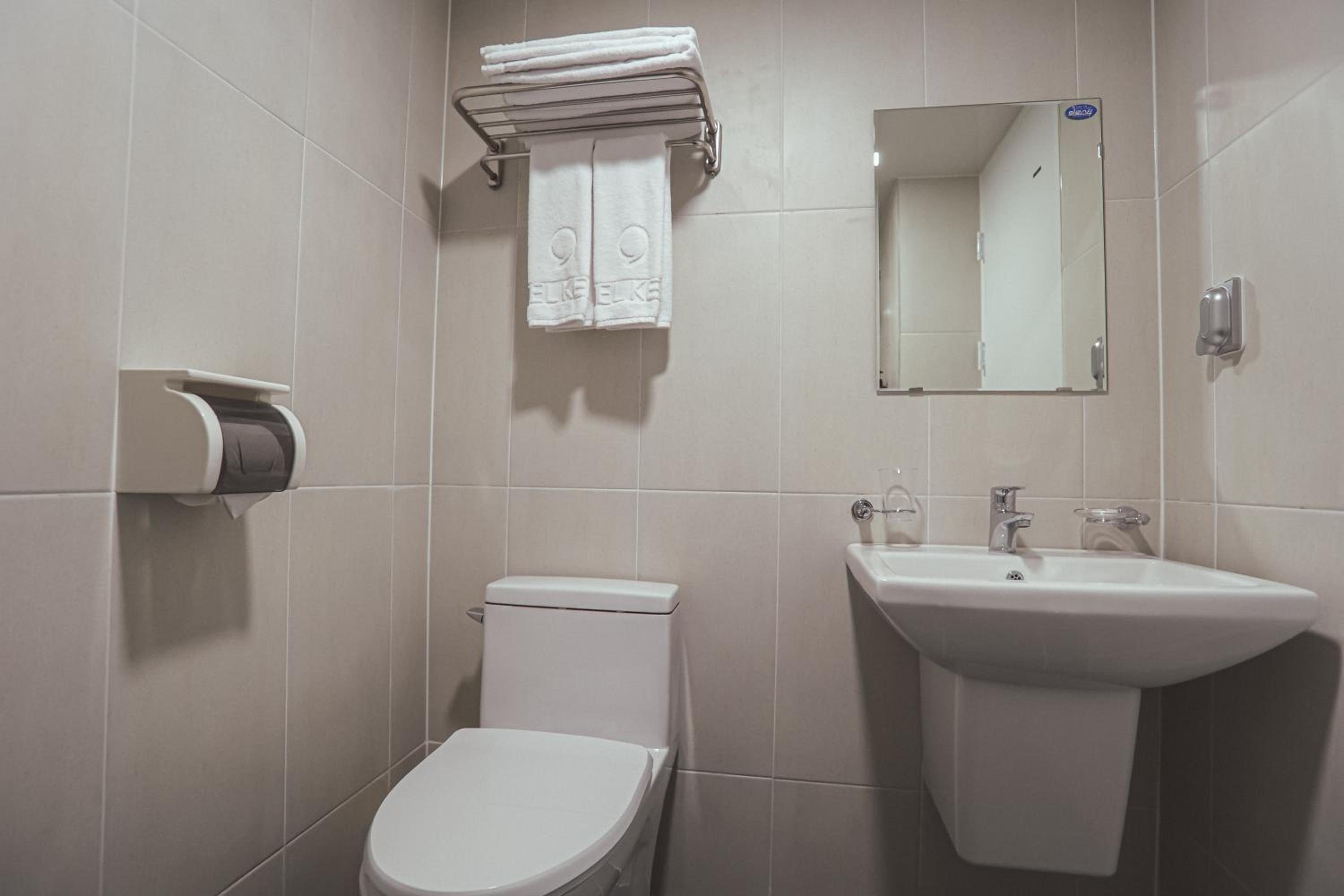 Standard Double Room - Photo 6