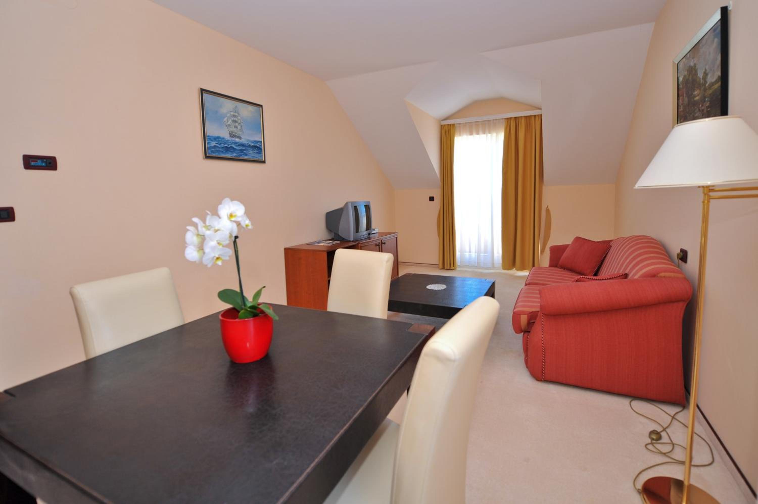 Two-Bedroom Suite with Sea View (4 Adults)  photo 1