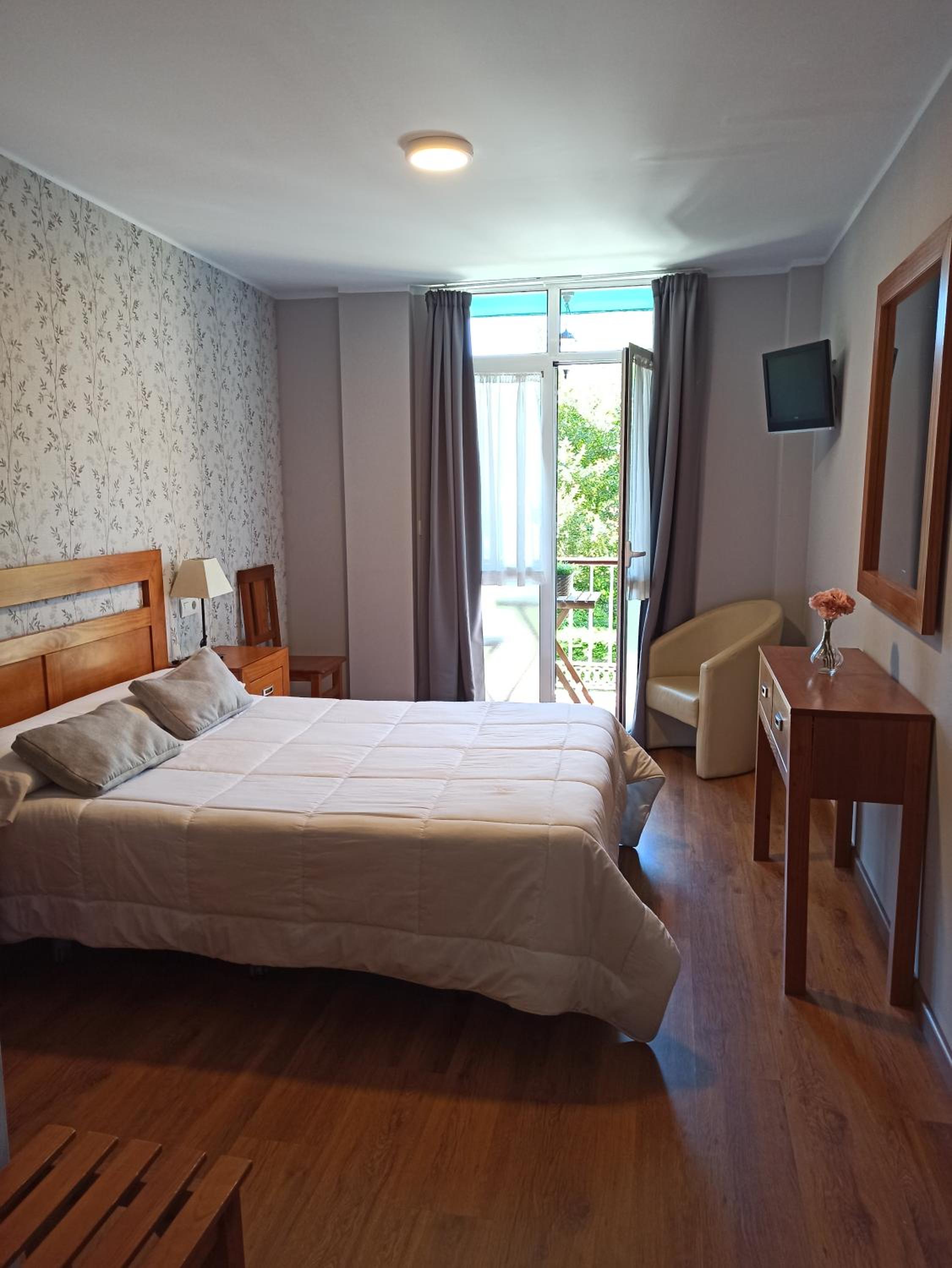 Double or Twin Room - Photo 10