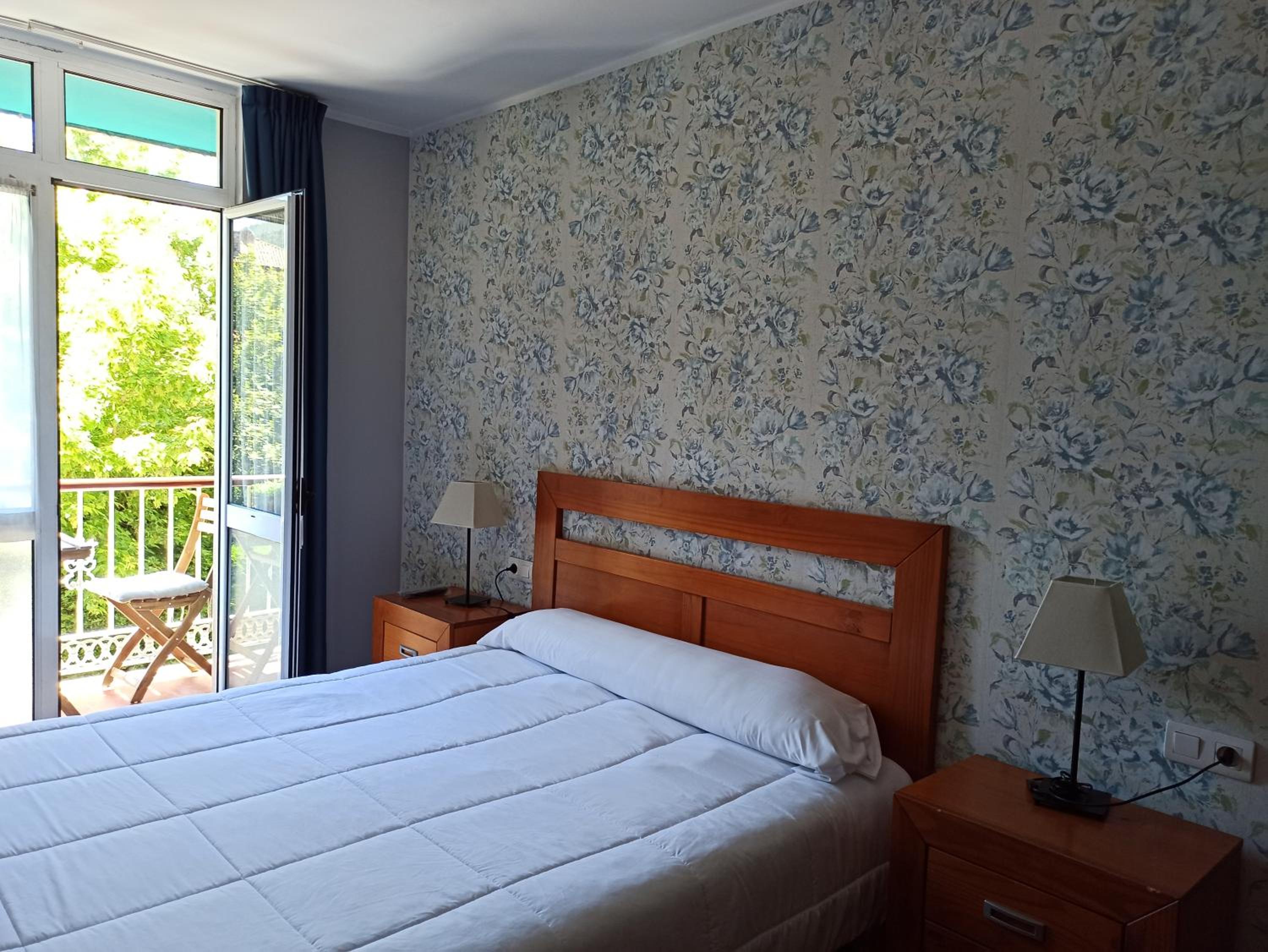Double or Twin Room - Photo 11